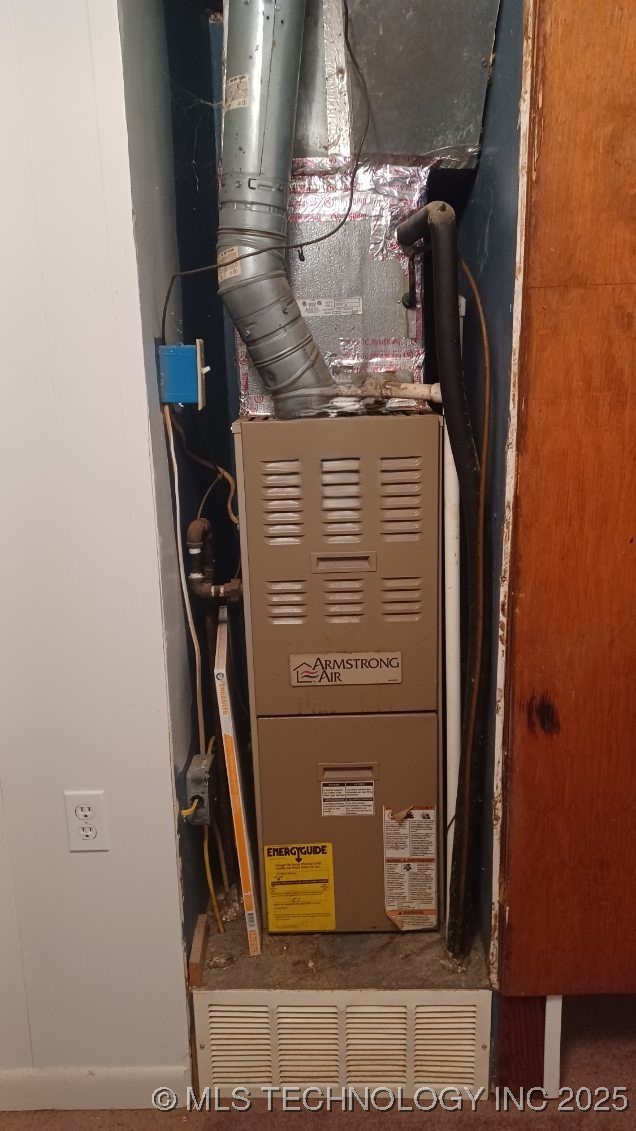 219 W Denbo Street Property Photo 23