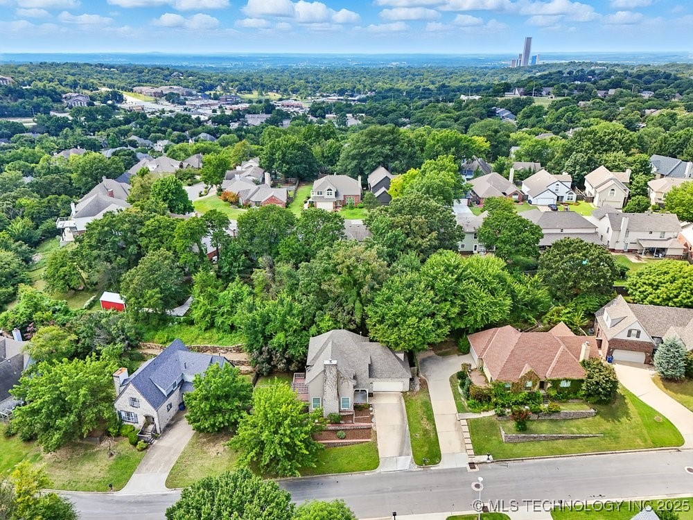 7646 S Fulton Avenue Property Photo 5