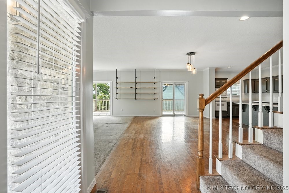 7646 S Fulton Avenue Property Photo 10