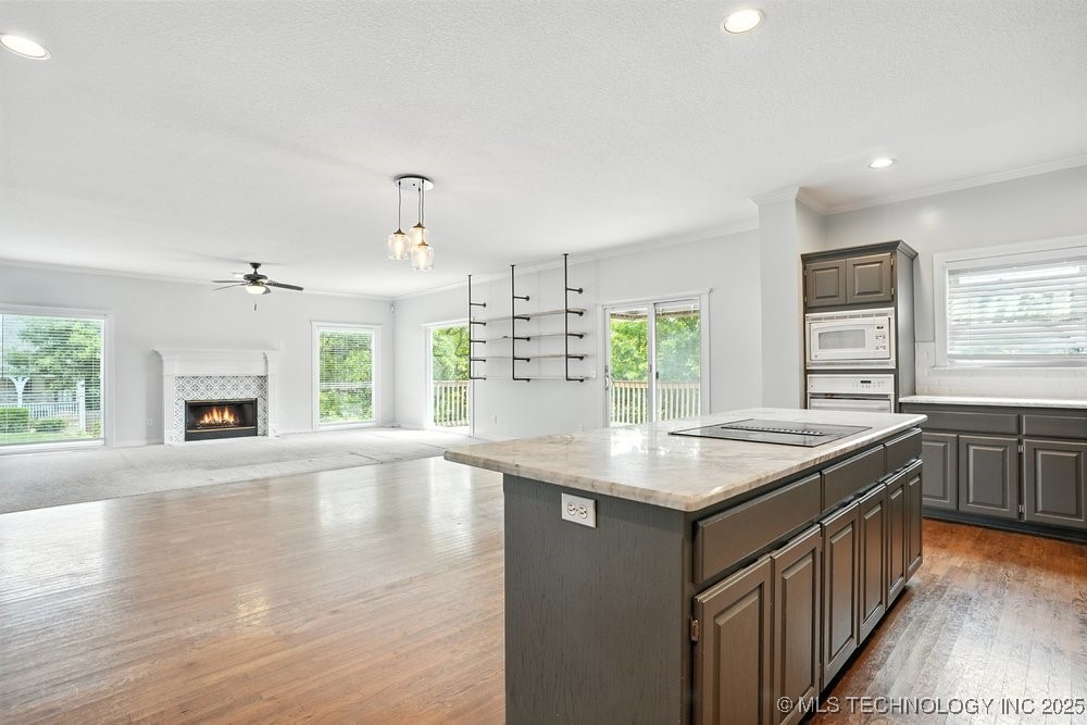 7646 S Fulton Avenue Property Photo 14