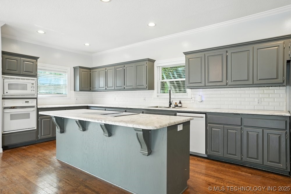 7646 S Fulton Avenue Property Photo 23