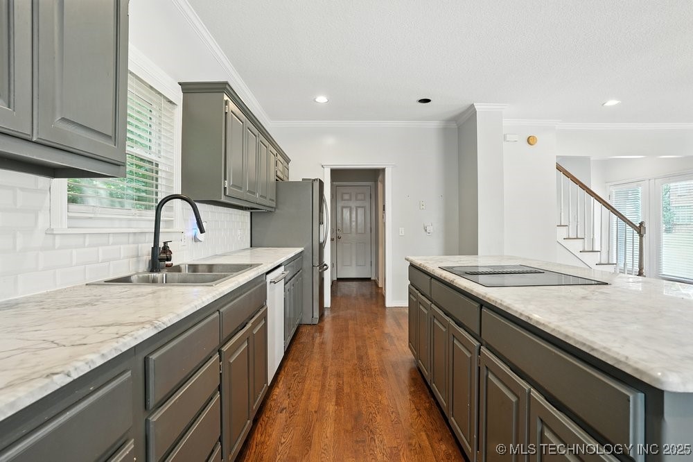 7646 S Fulton Avenue Property Photo 26