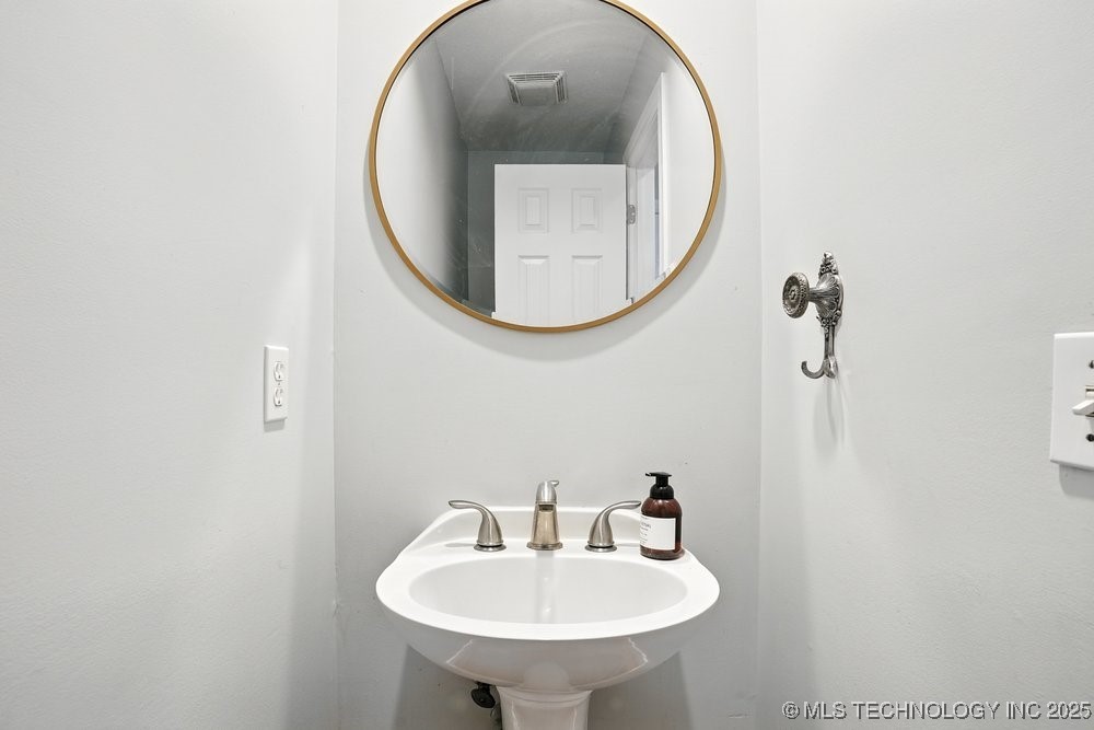 7646 S Fulton Avenue Property Photo 29