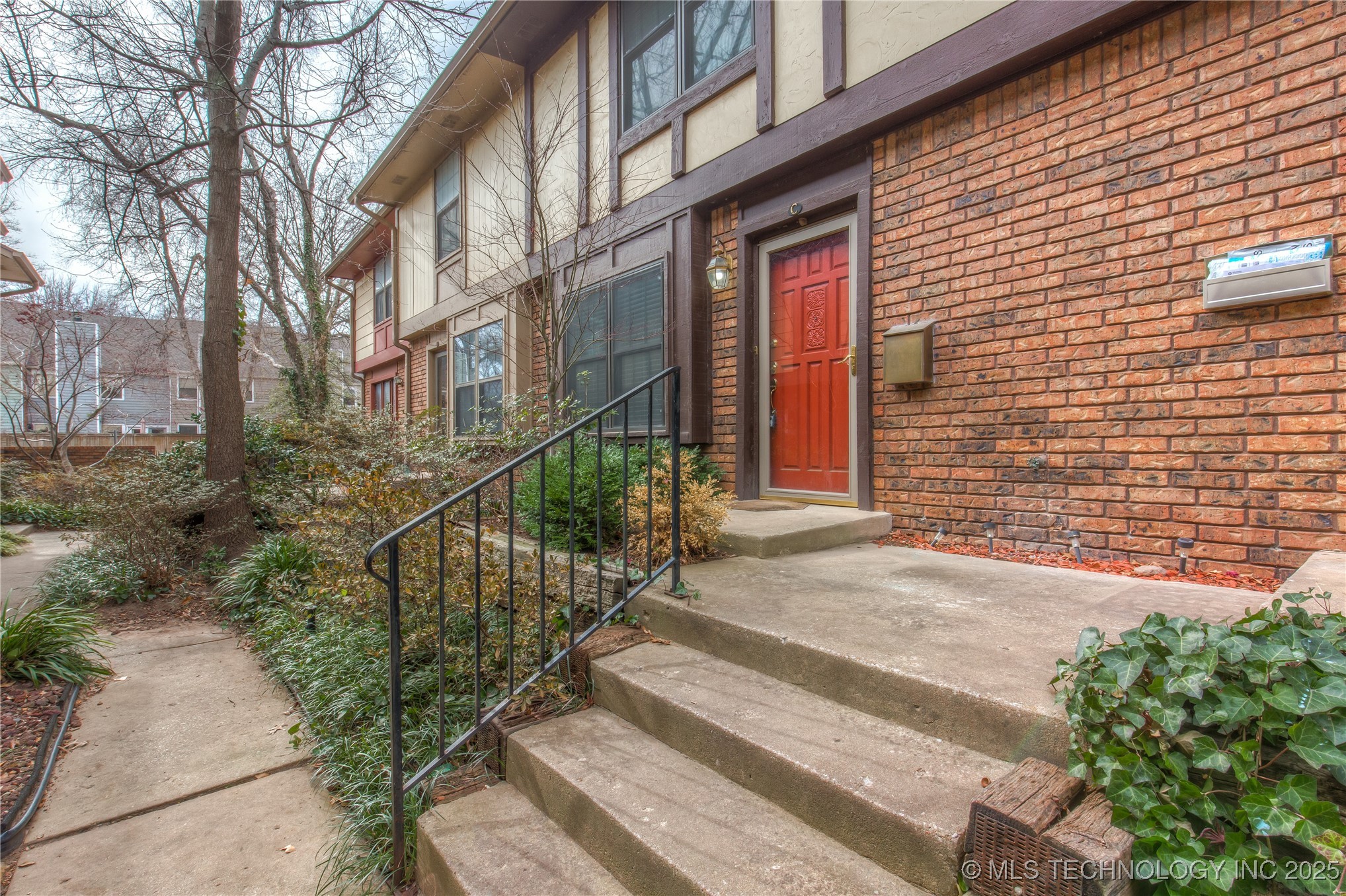 209 W 17 Street C Property Photo 2