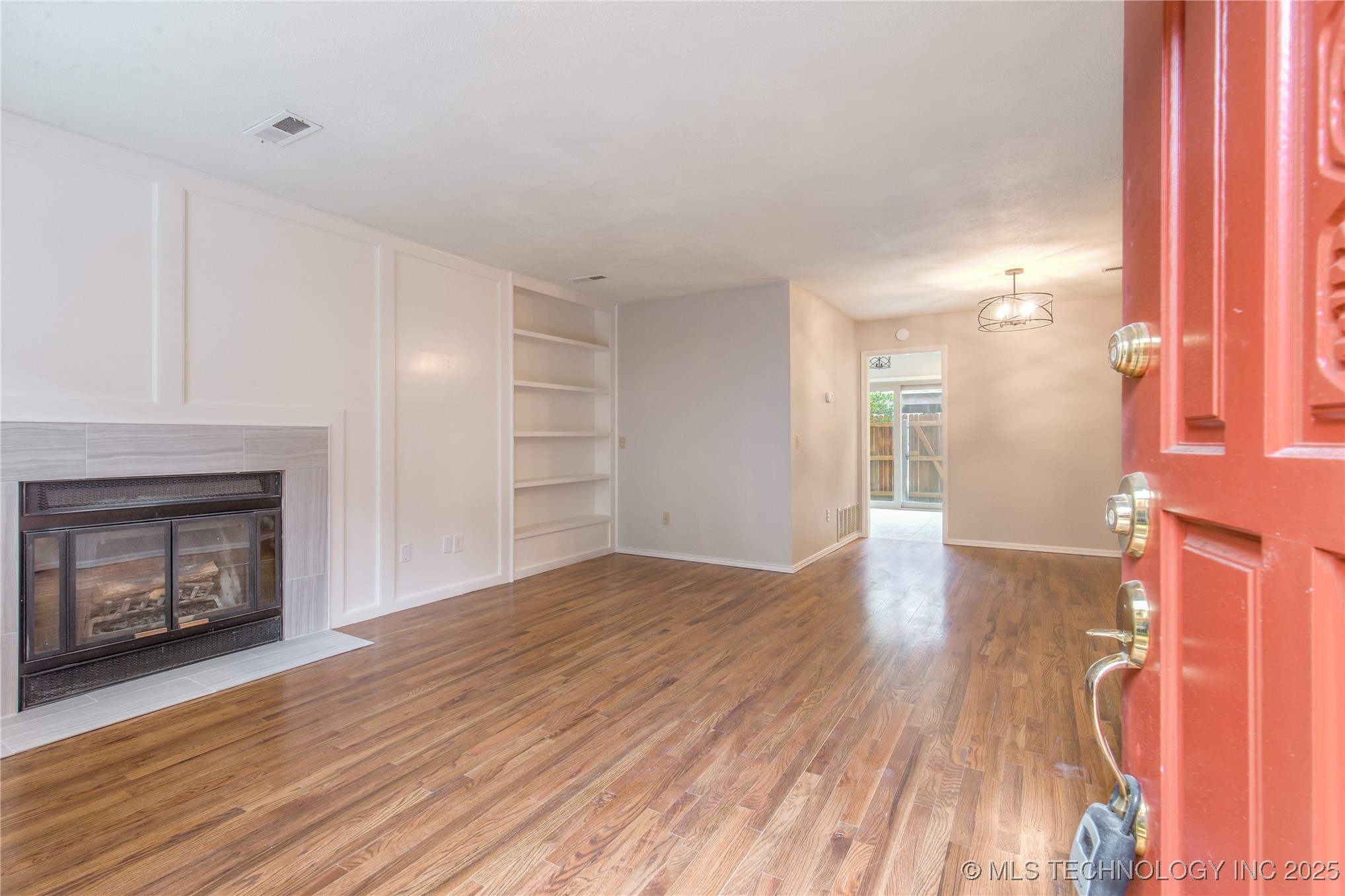 209 W 17 Street C Property Photo 3