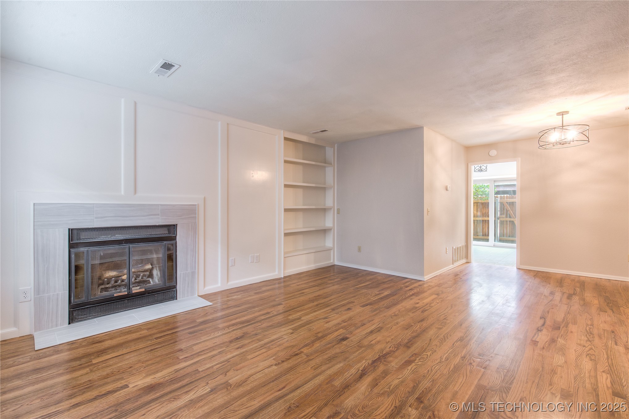 209 W 17 Street C Property Photo 4