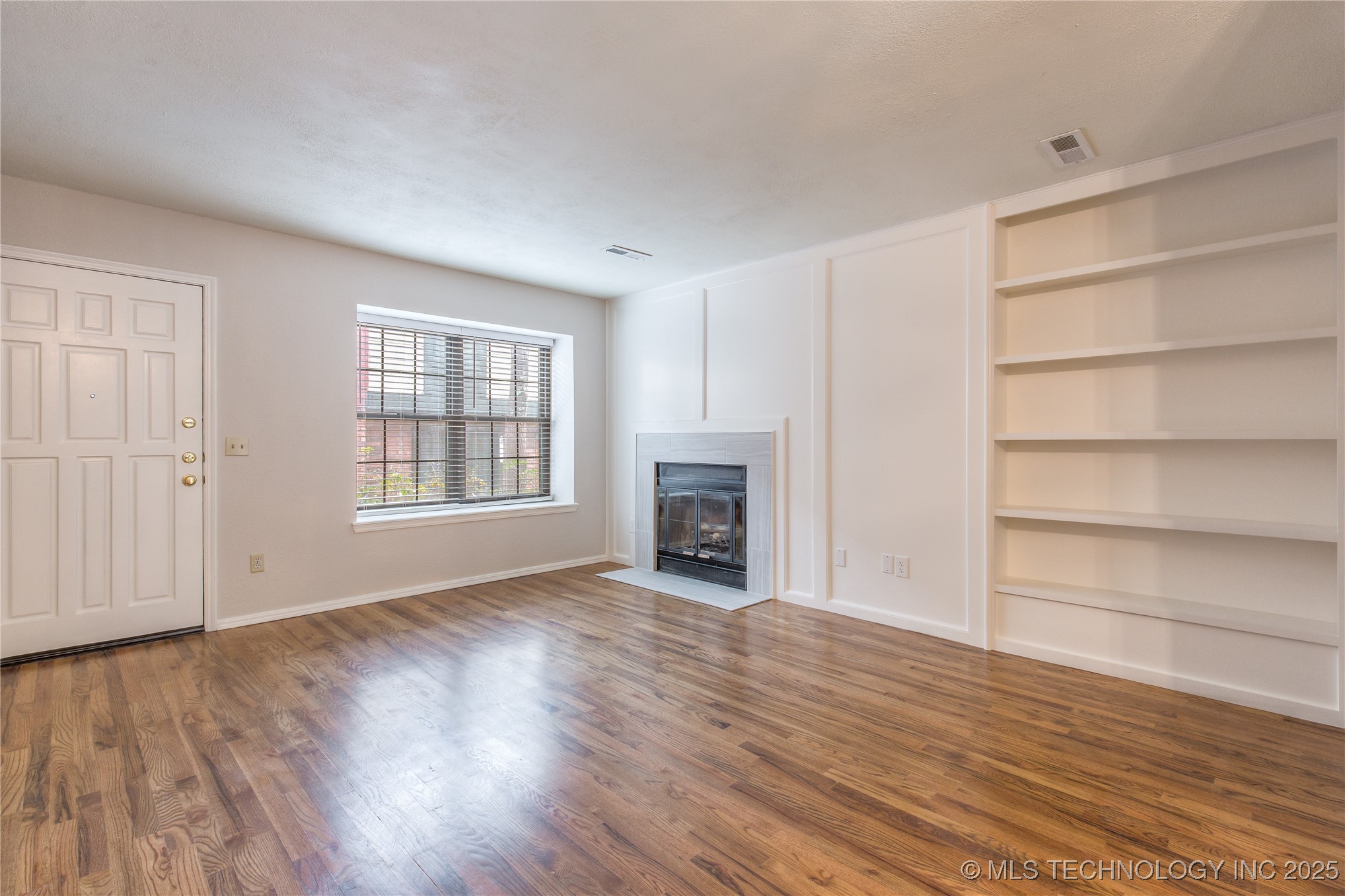 209 W 17 Street C Property Photo 5