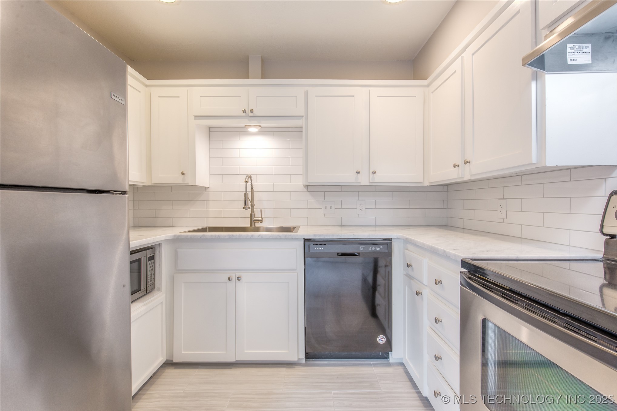 209 W 17 Street C Property Photo 12