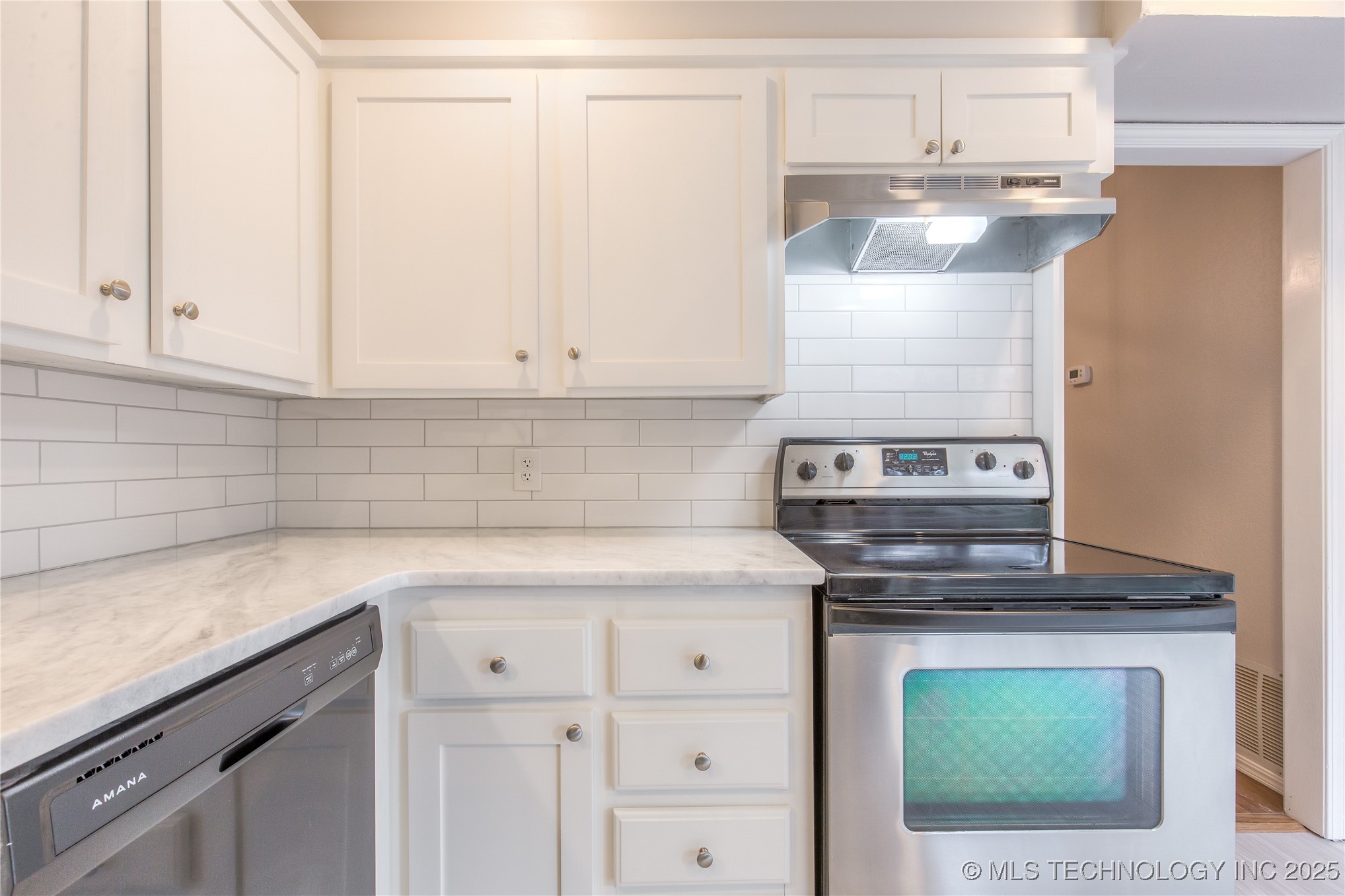 209 W 17 Street C Property Photo 14