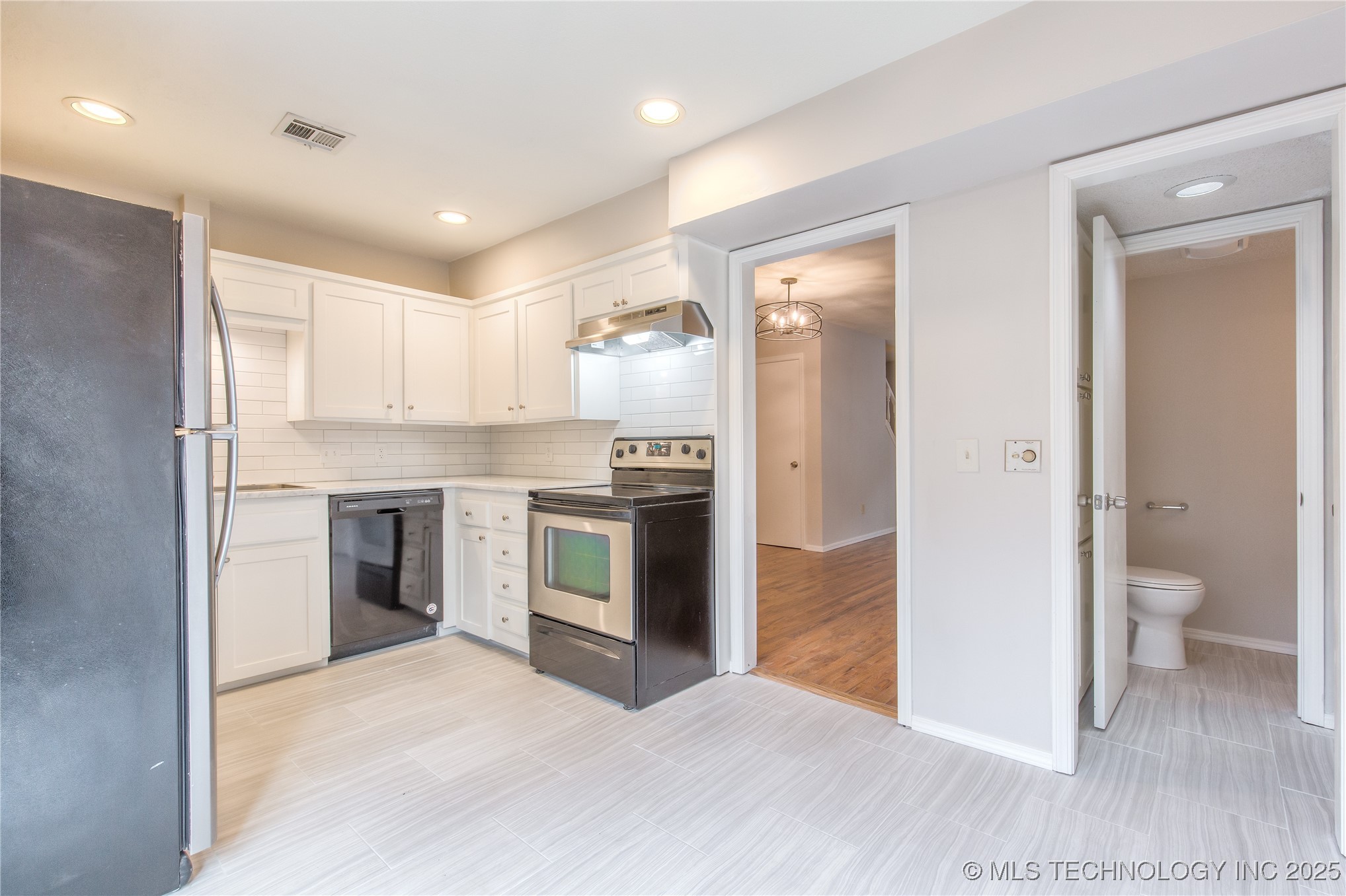 209 W 17 Street C Property Photo 17