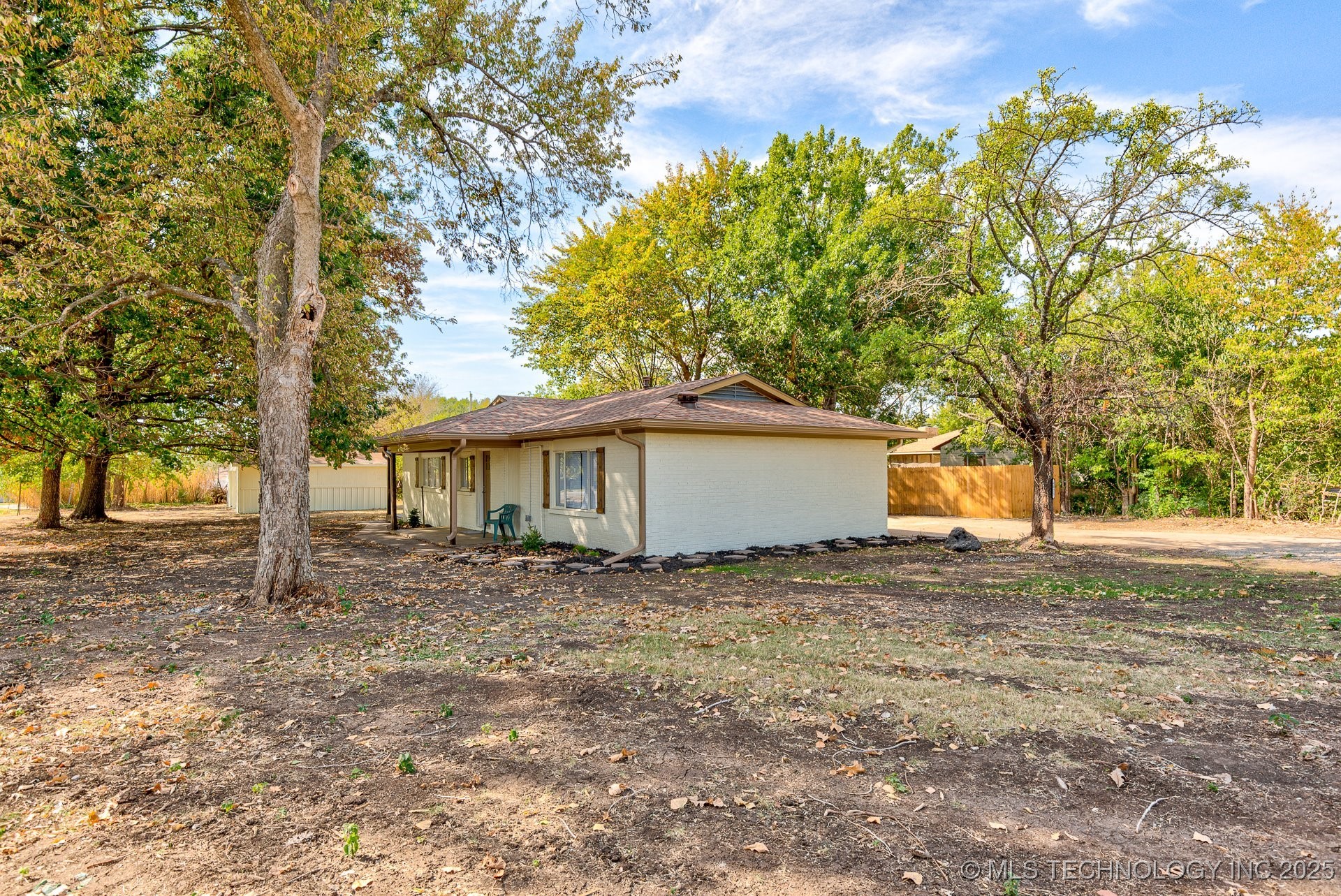 1719 Se Hilltop Drive Property Photo 2