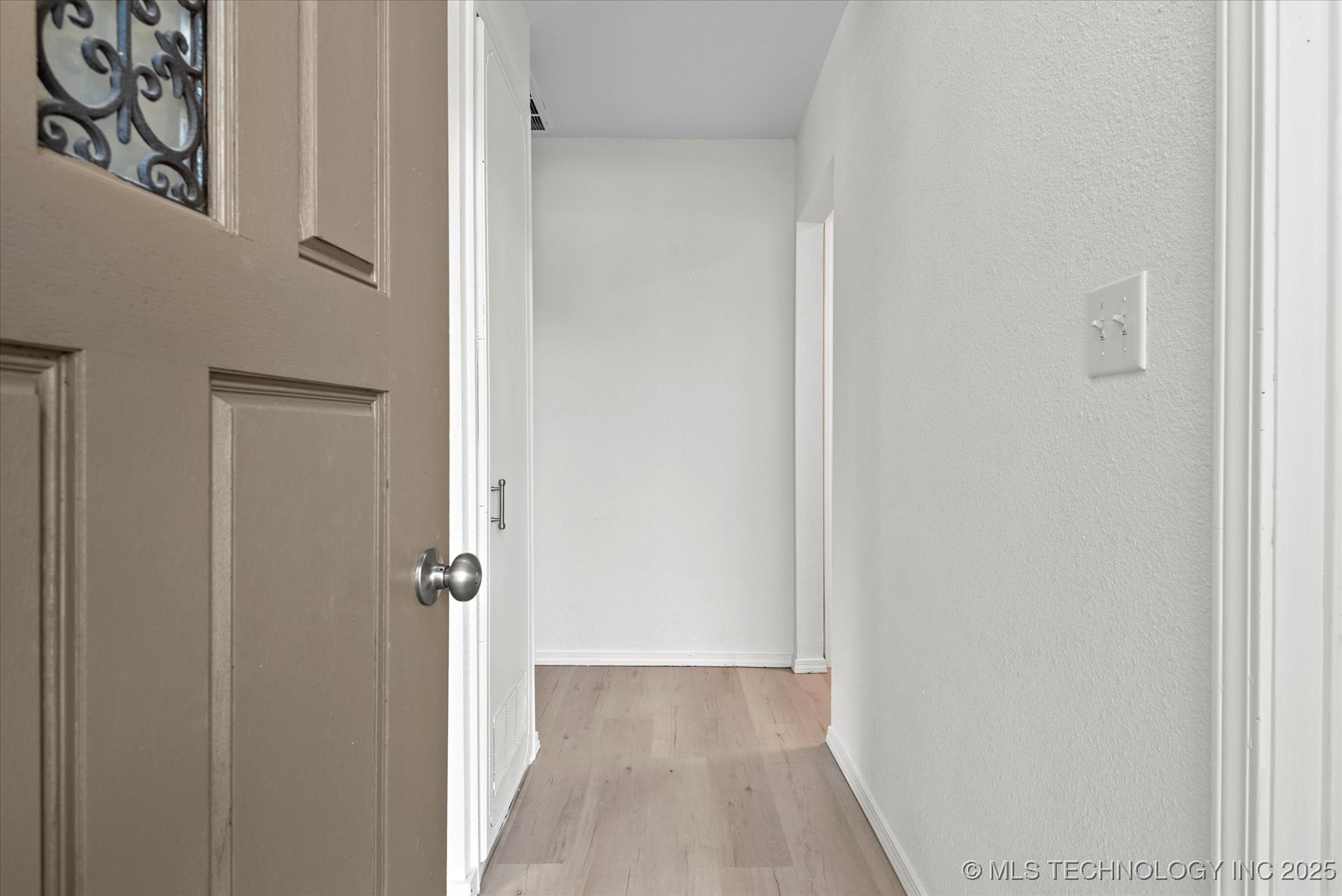 1719 Se Hilltop Drive Property Photo 4