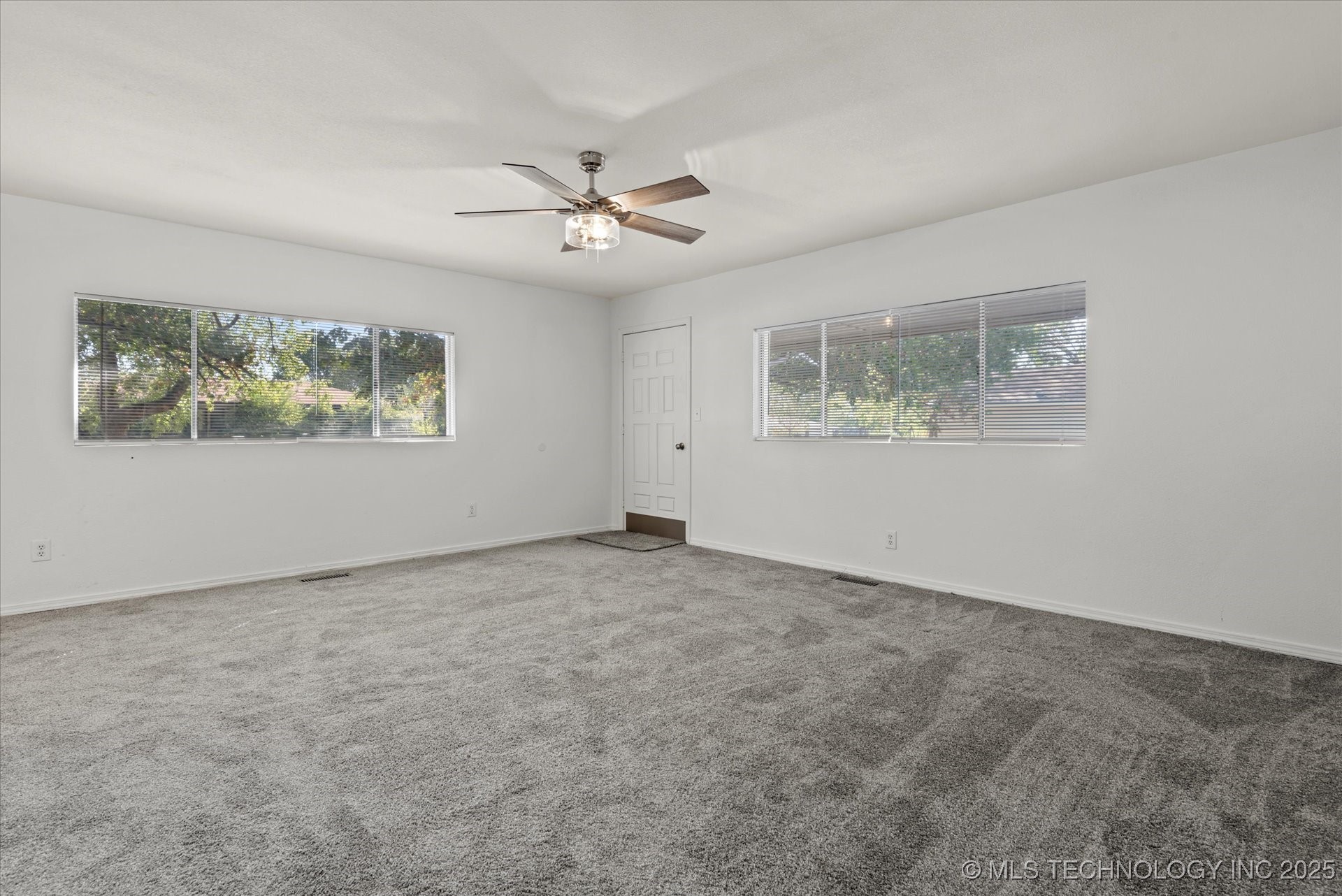 1719 Se Hilltop Drive Property Photo 5