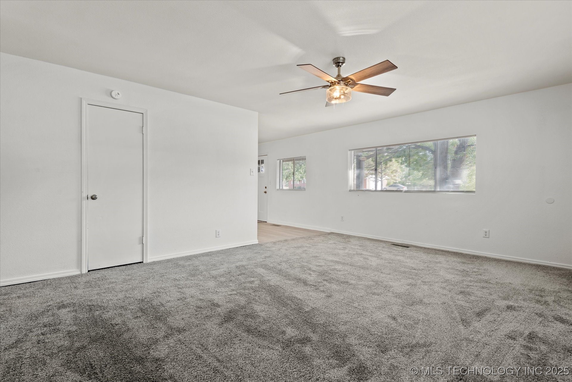 1719 Se Hilltop Drive Property Photo 6