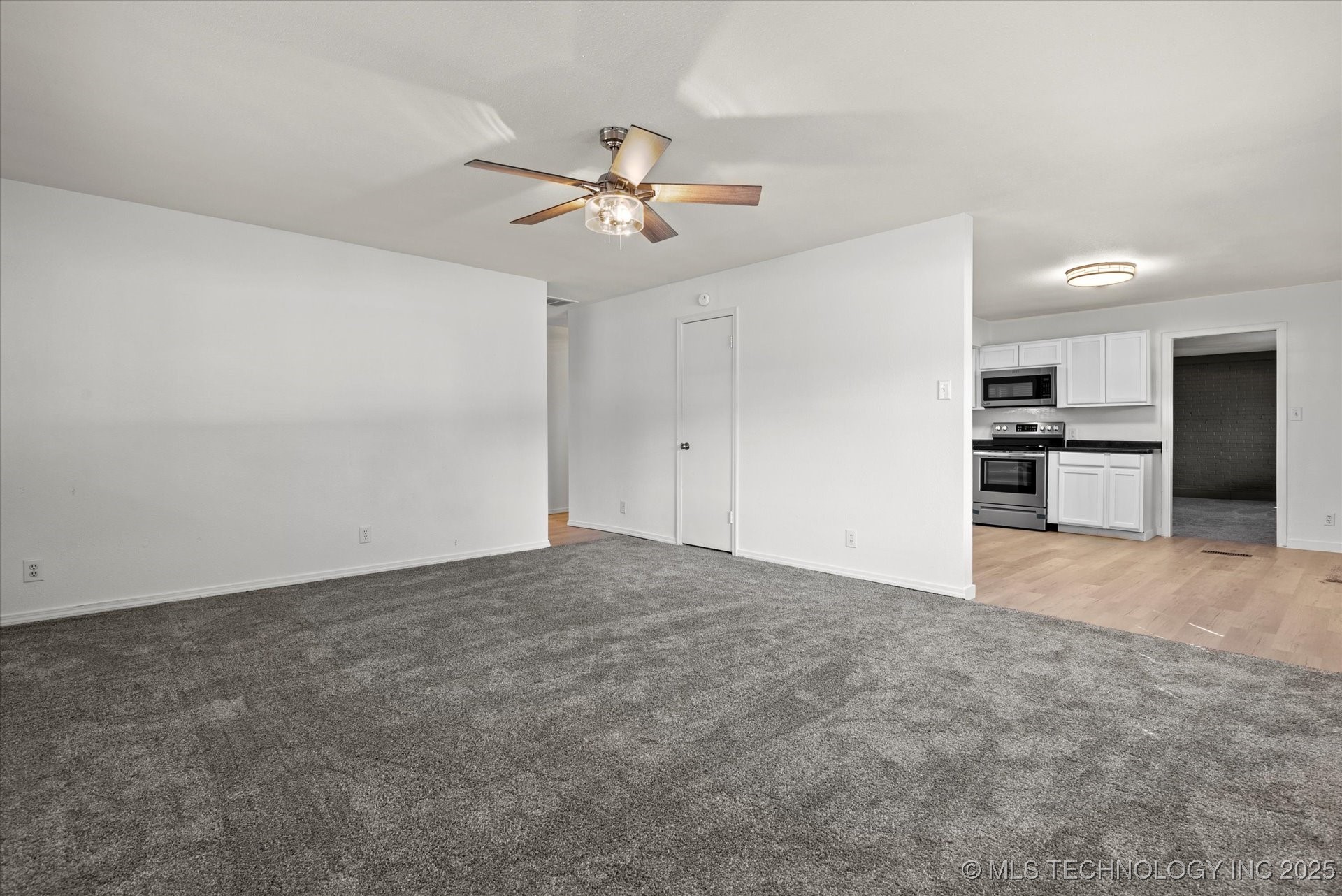 1719 Se Hilltop Drive Property Photo 7