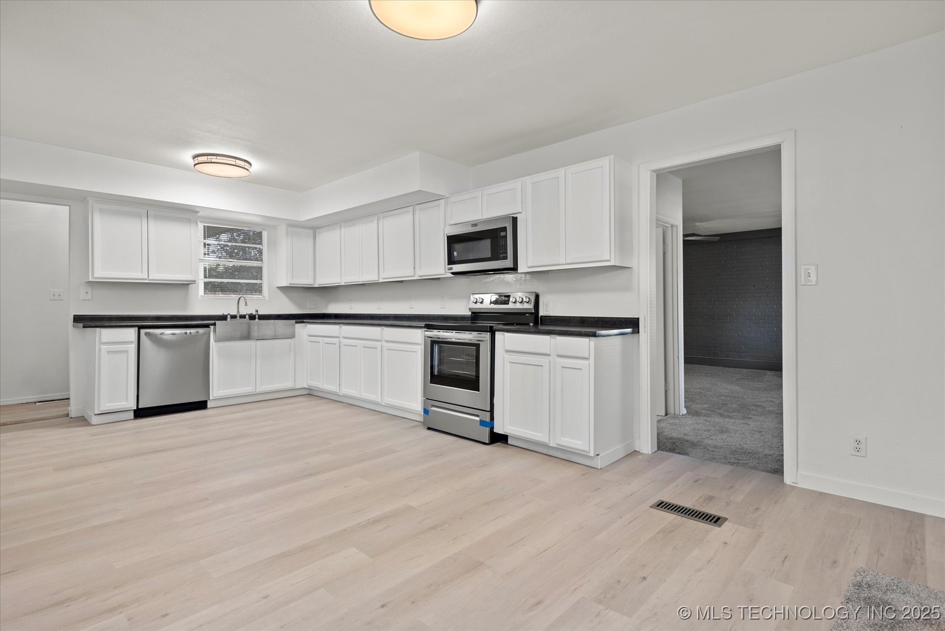 1719 Se Hilltop Drive Property Photo 9