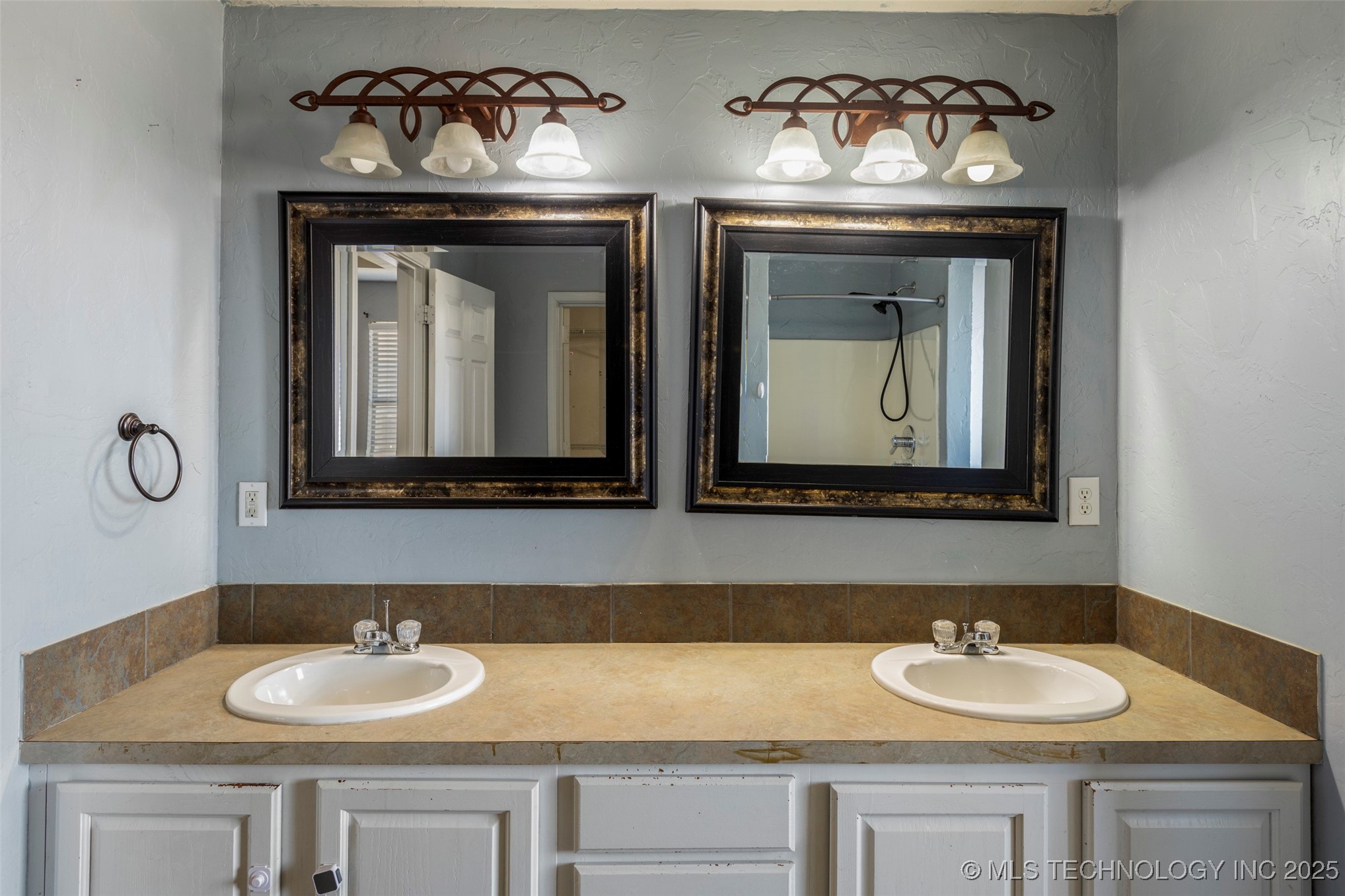 1702 W 21st Property Photo 15