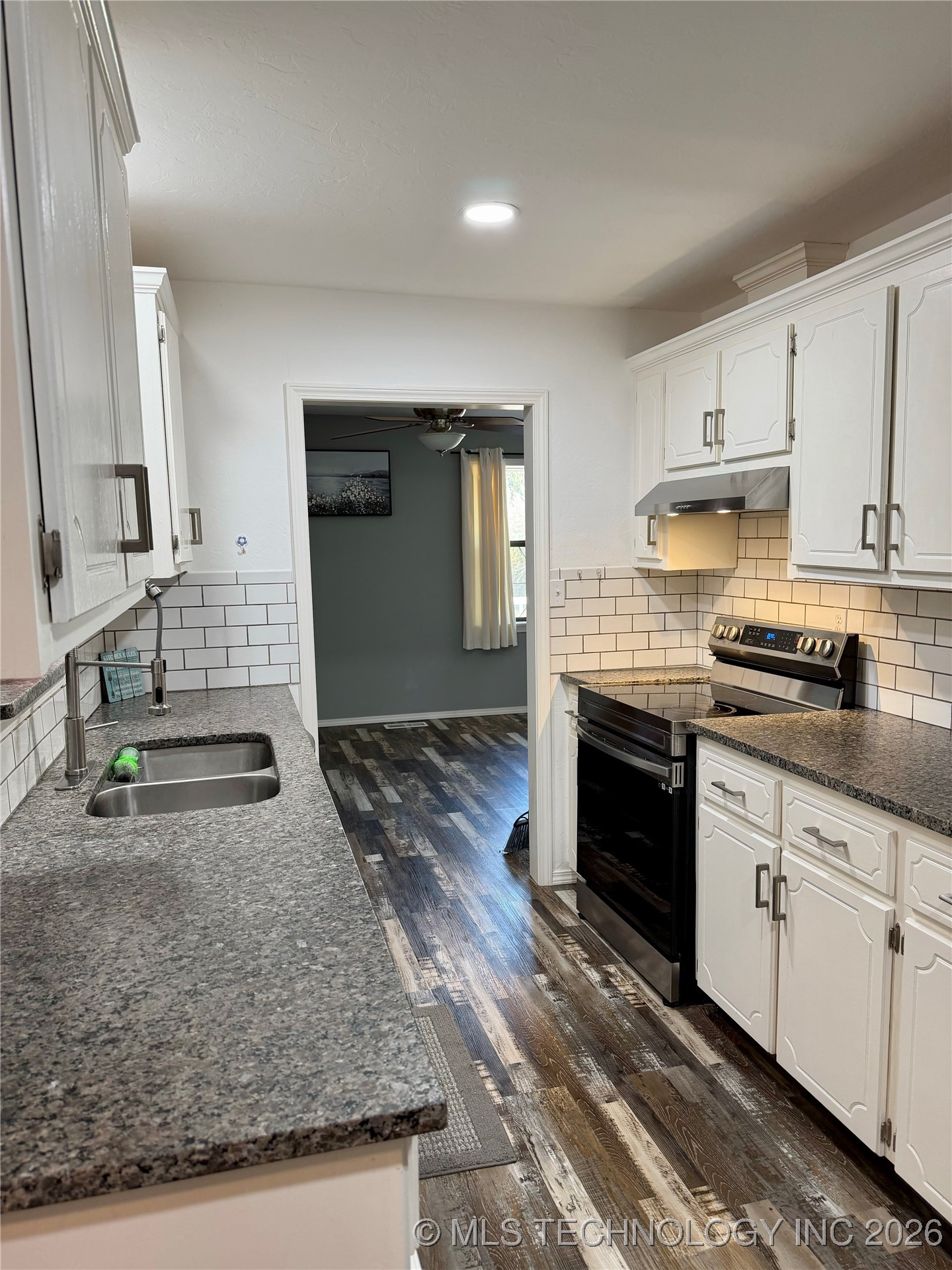 402 S Cowley Avenue Property Photo 6