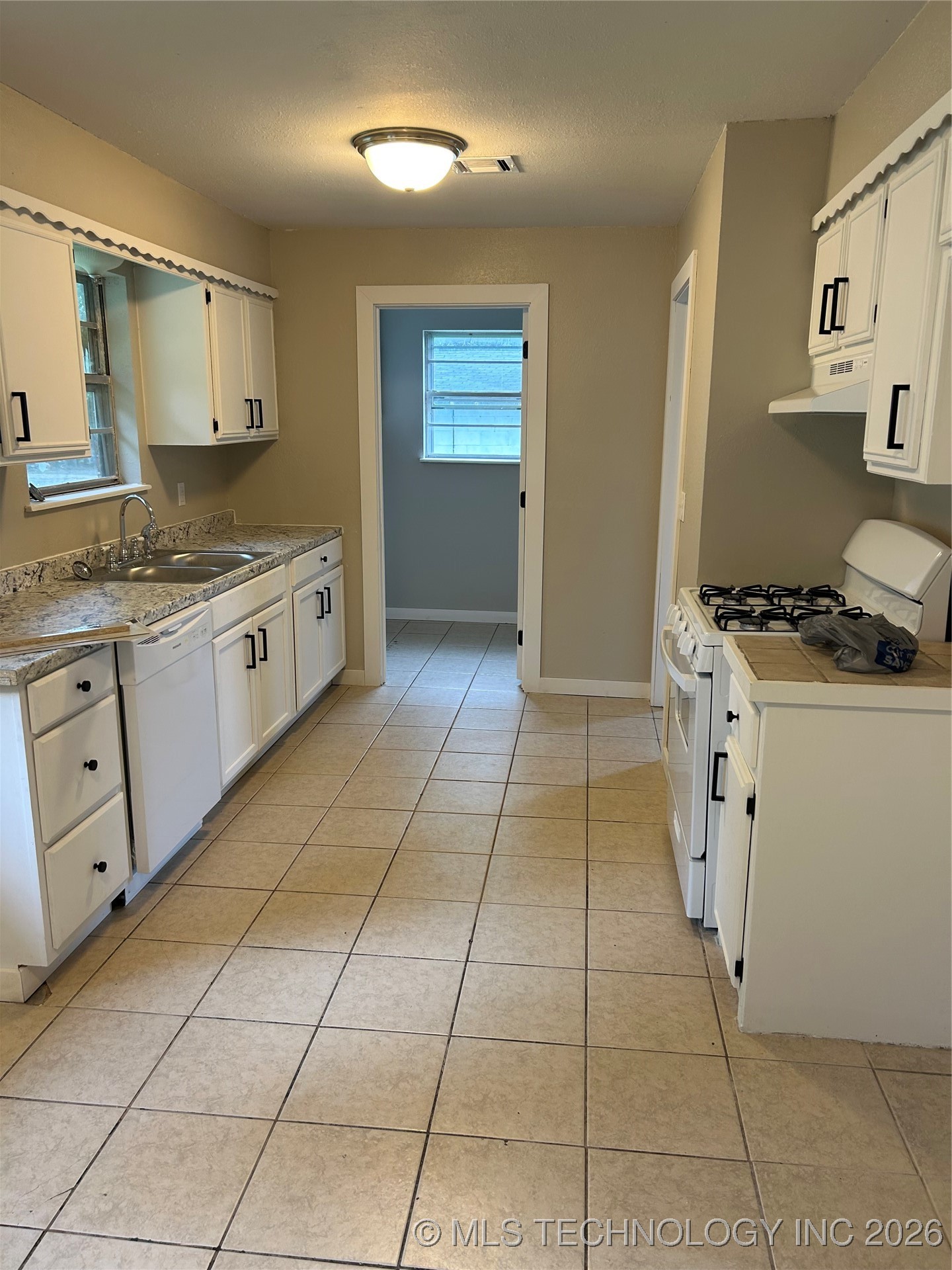 404 F Street Property Photo 5