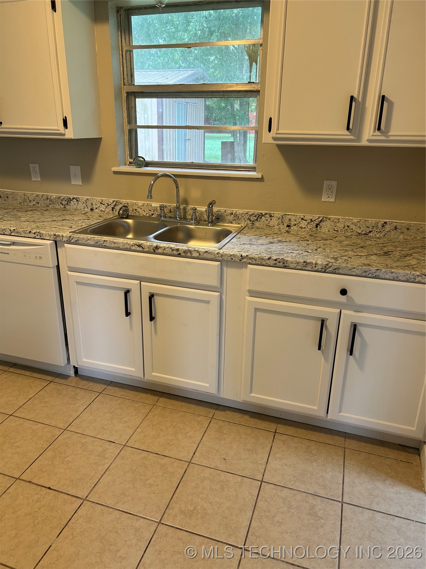 404 F Street Property Photo 10