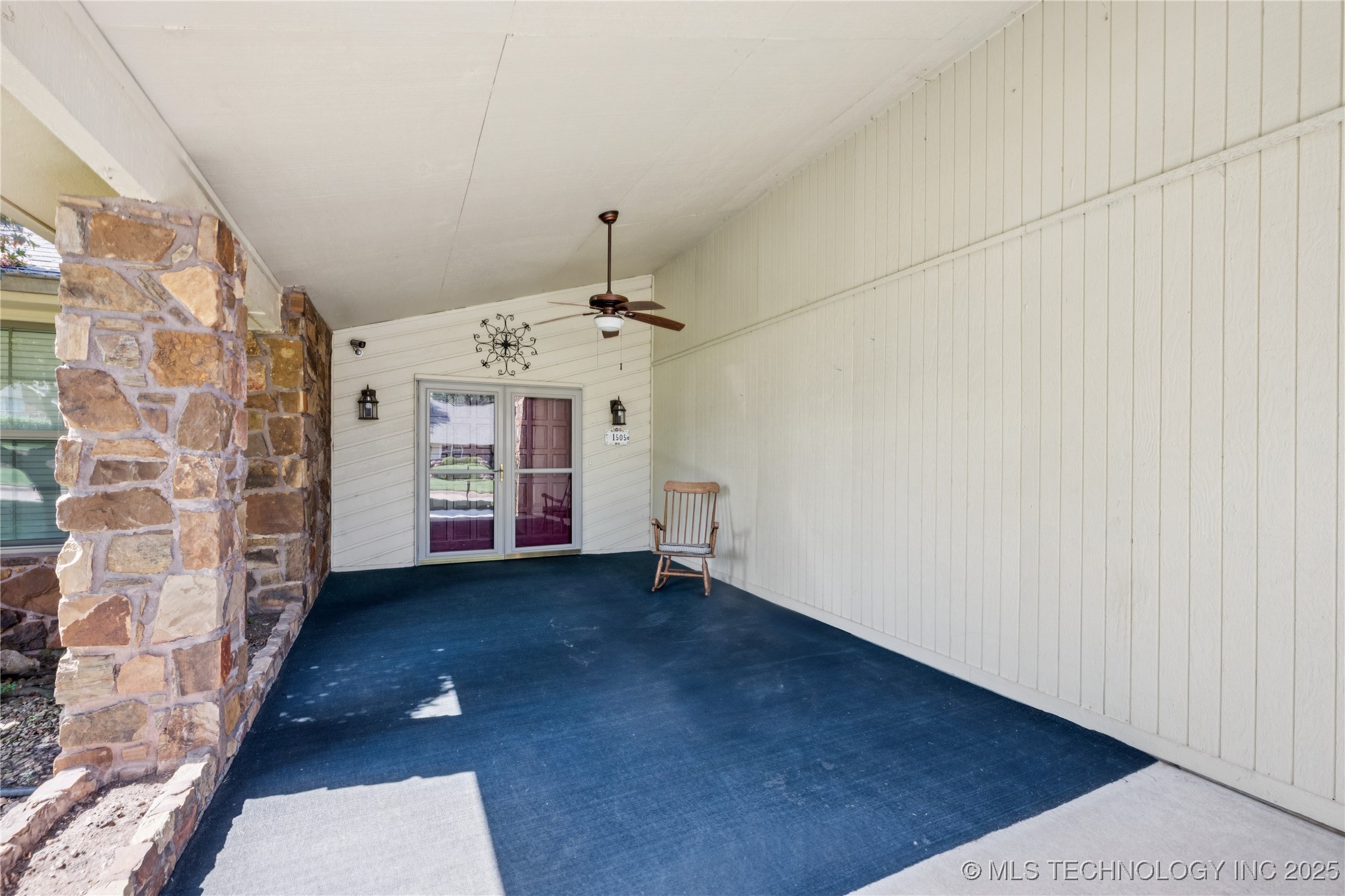 1505 W Fredericksburg Street Property Photo 2