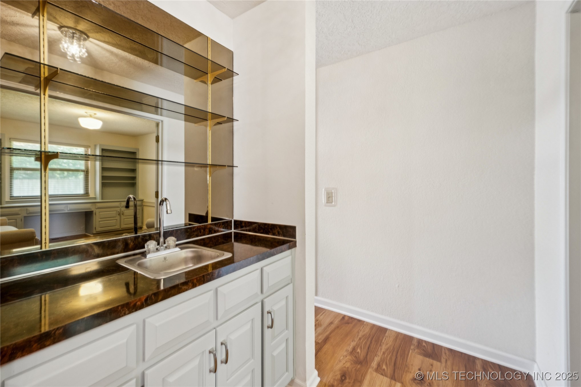 1505 W Fredericksburg Street Property Photo 4