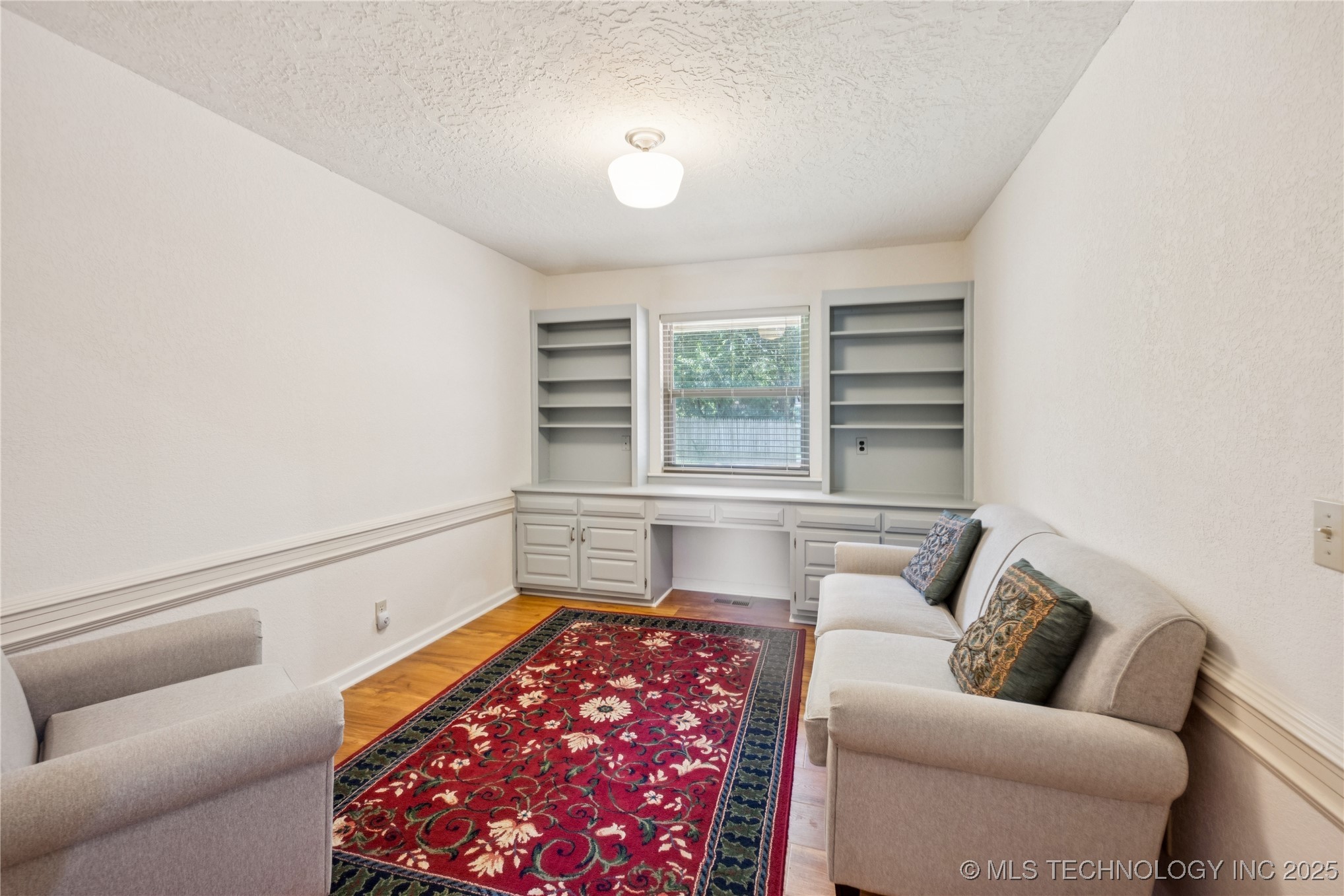 1505 W Fredericksburg Street Property Photo 8