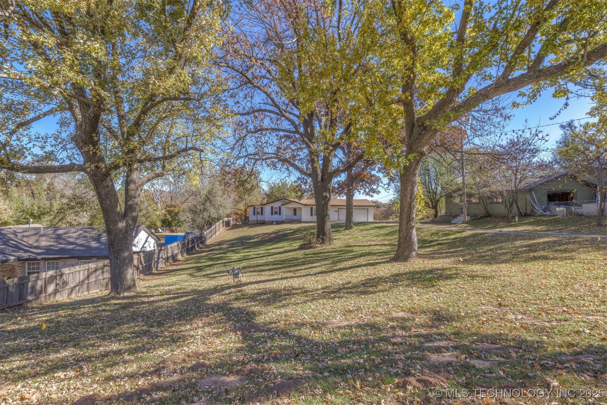 1043 N Valley Drive Property Photo 4