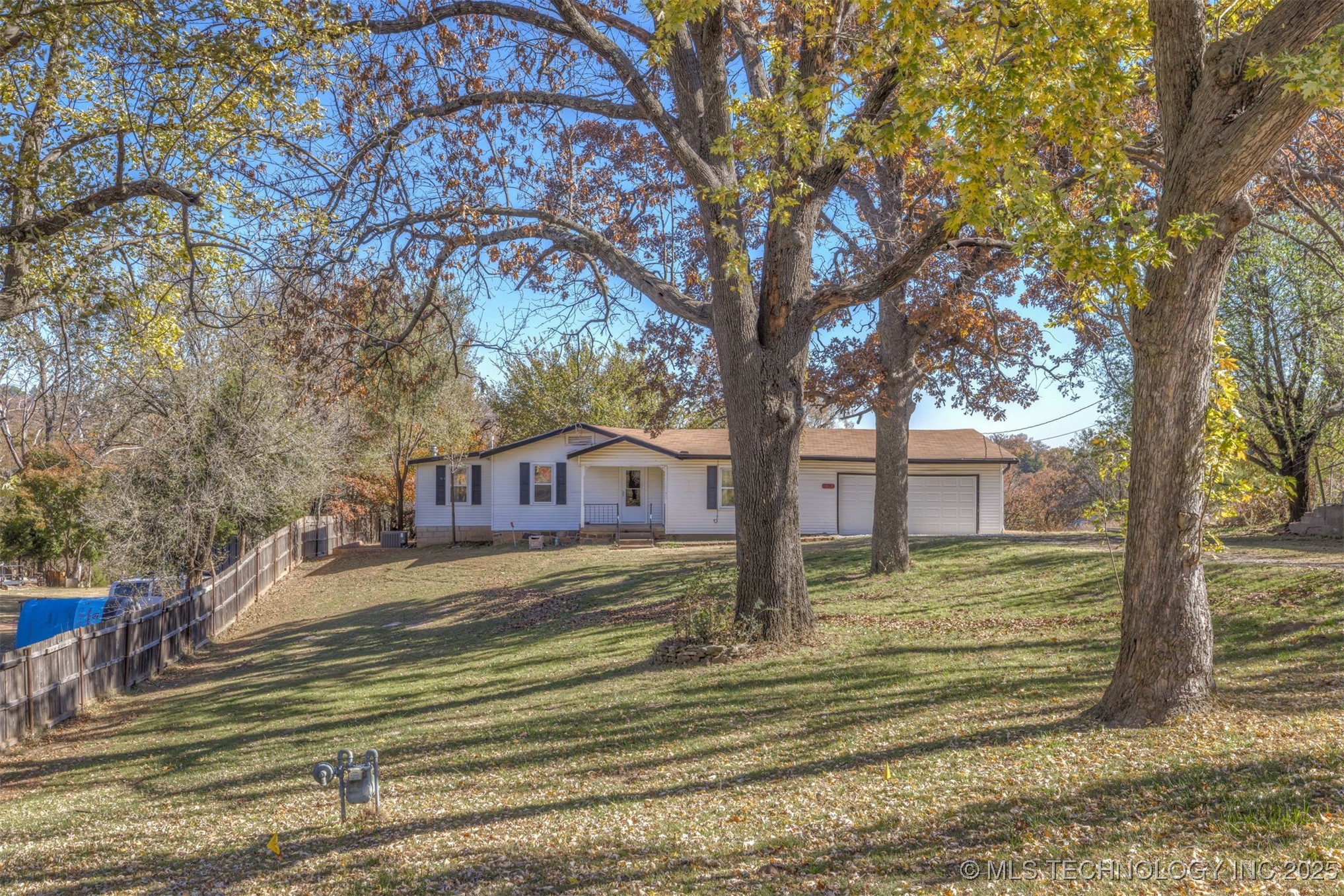 1043 N Valley Drive Property Photo 5
