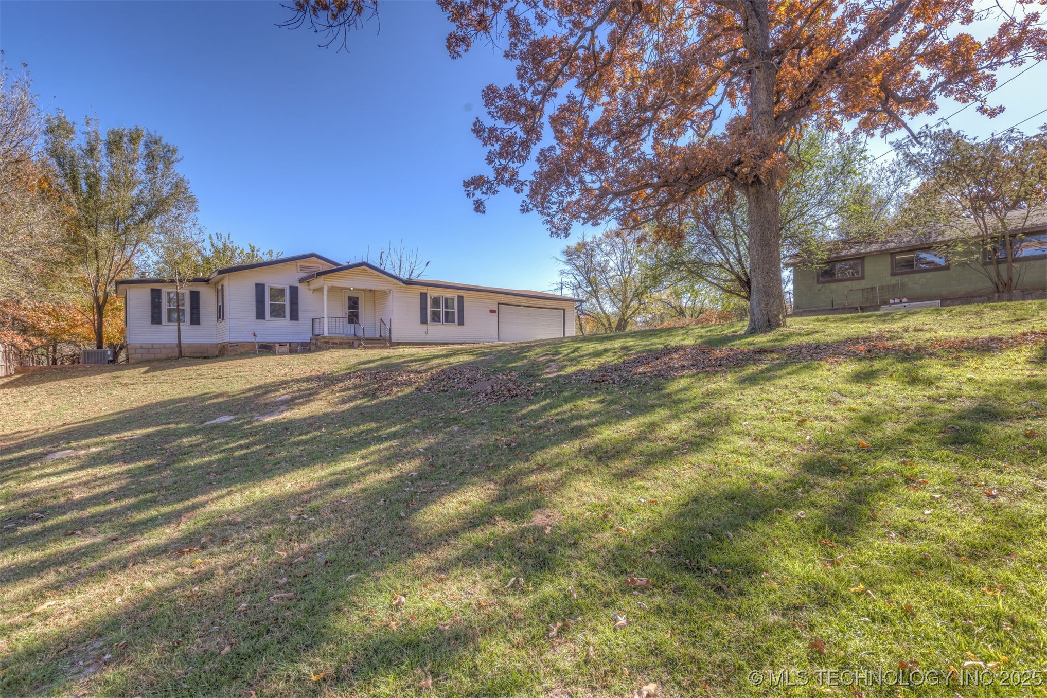 1043 N Valley Drive Property Photo 6