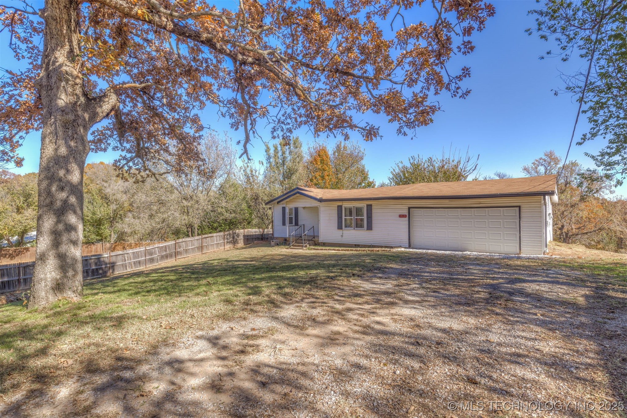1043 N Valley Drive Property Photo 9