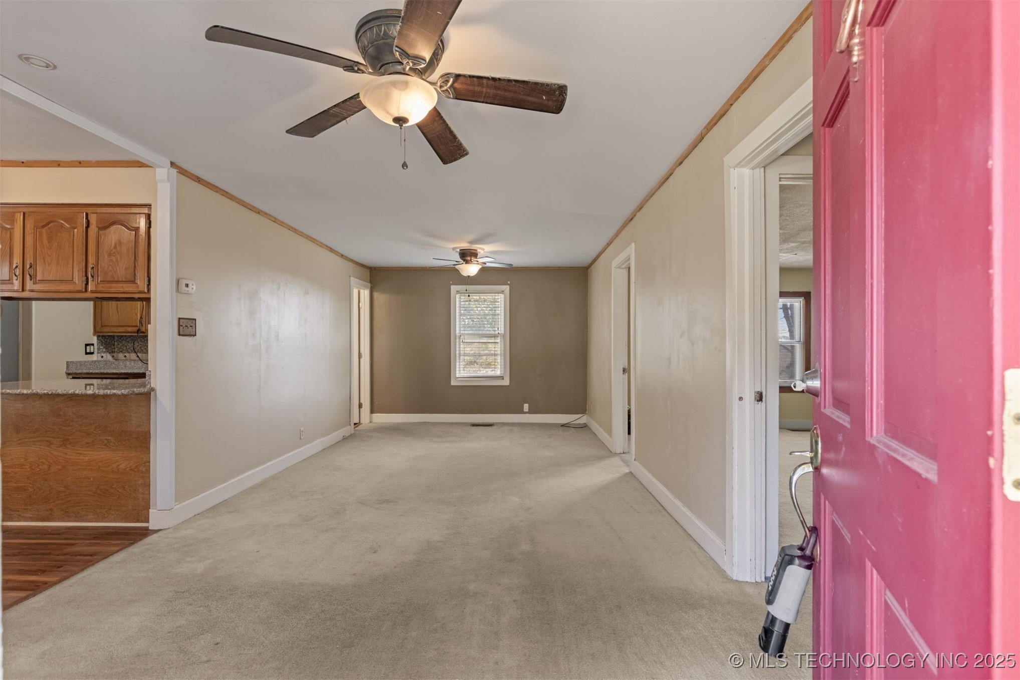 1043 N Valley Drive Property Photo 11