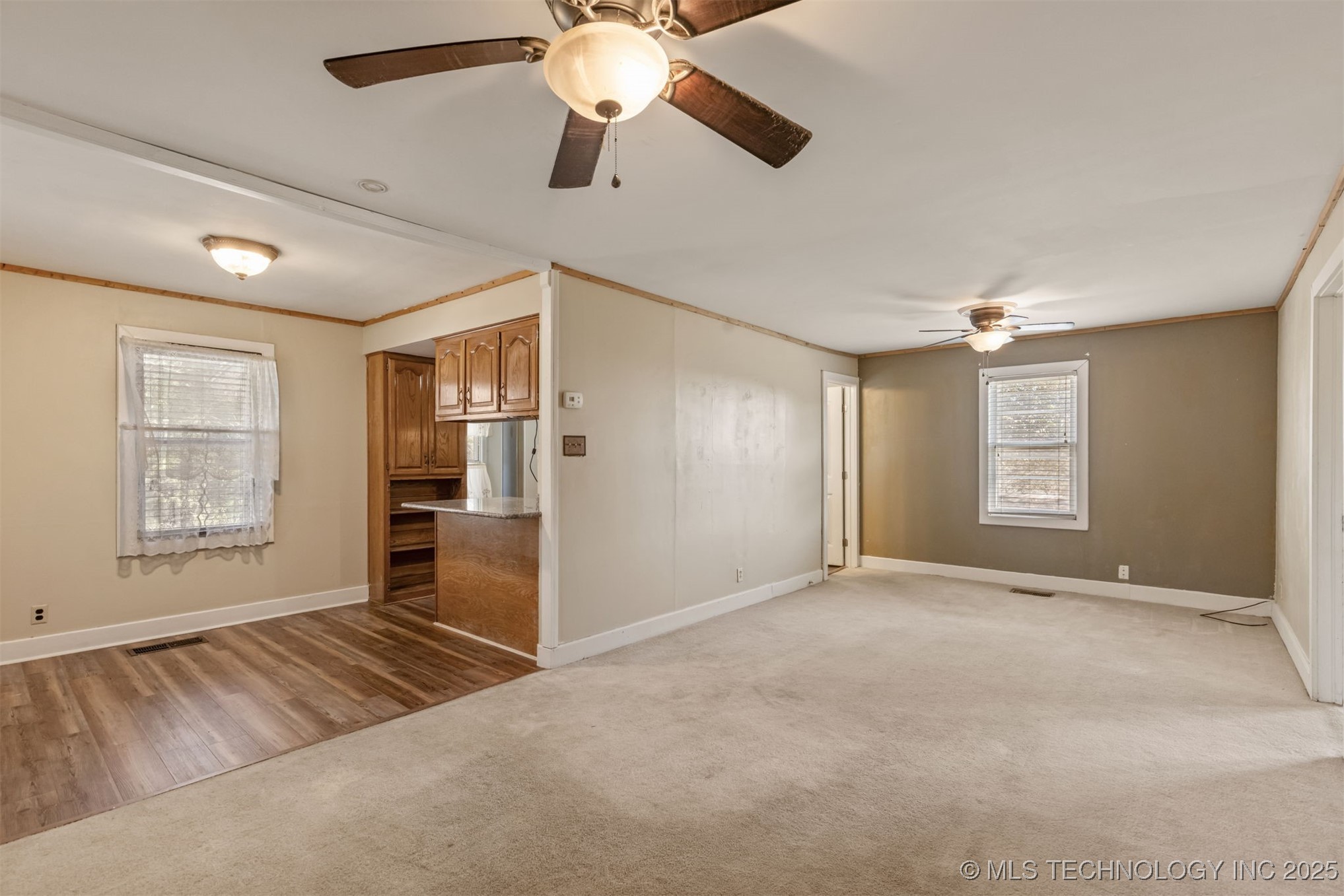 1043 N Valley Drive Property Photo 12