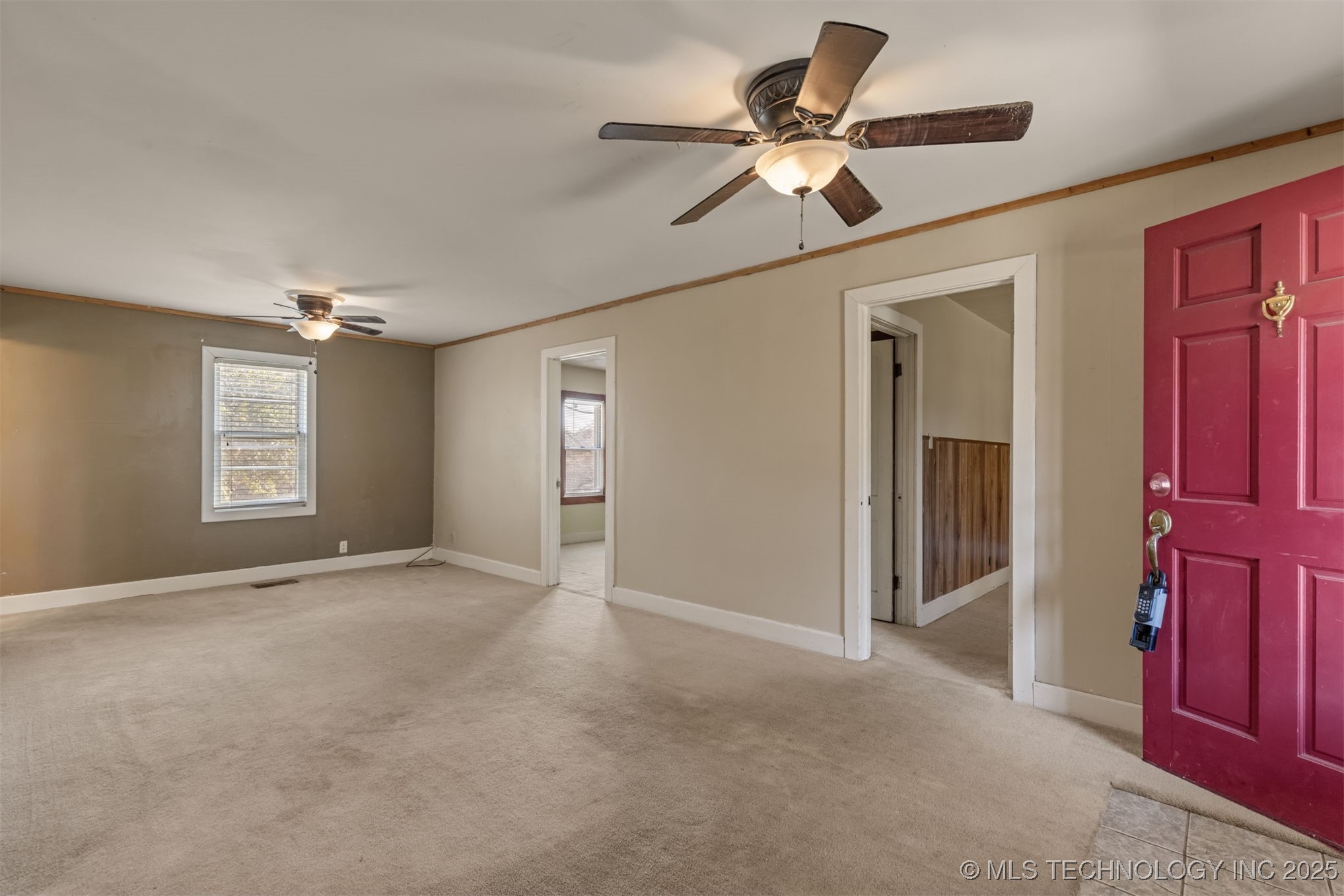 1043 N Valley Drive Property Photo 13