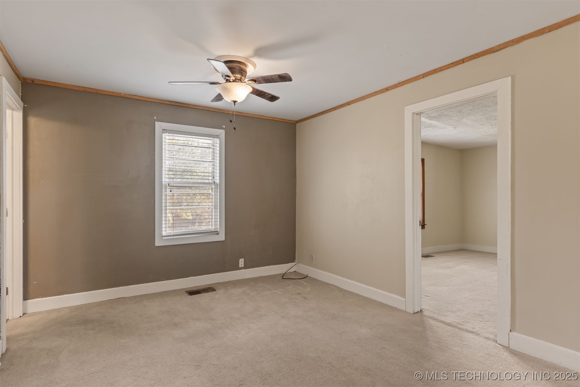 1043 N Valley Drive Property Photo 15