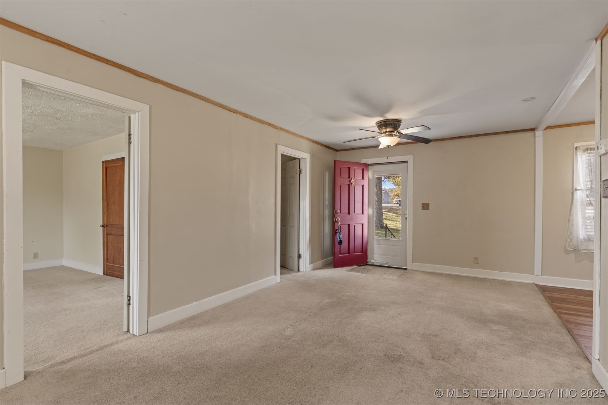 1043 N Valley Drive Property Photo 16