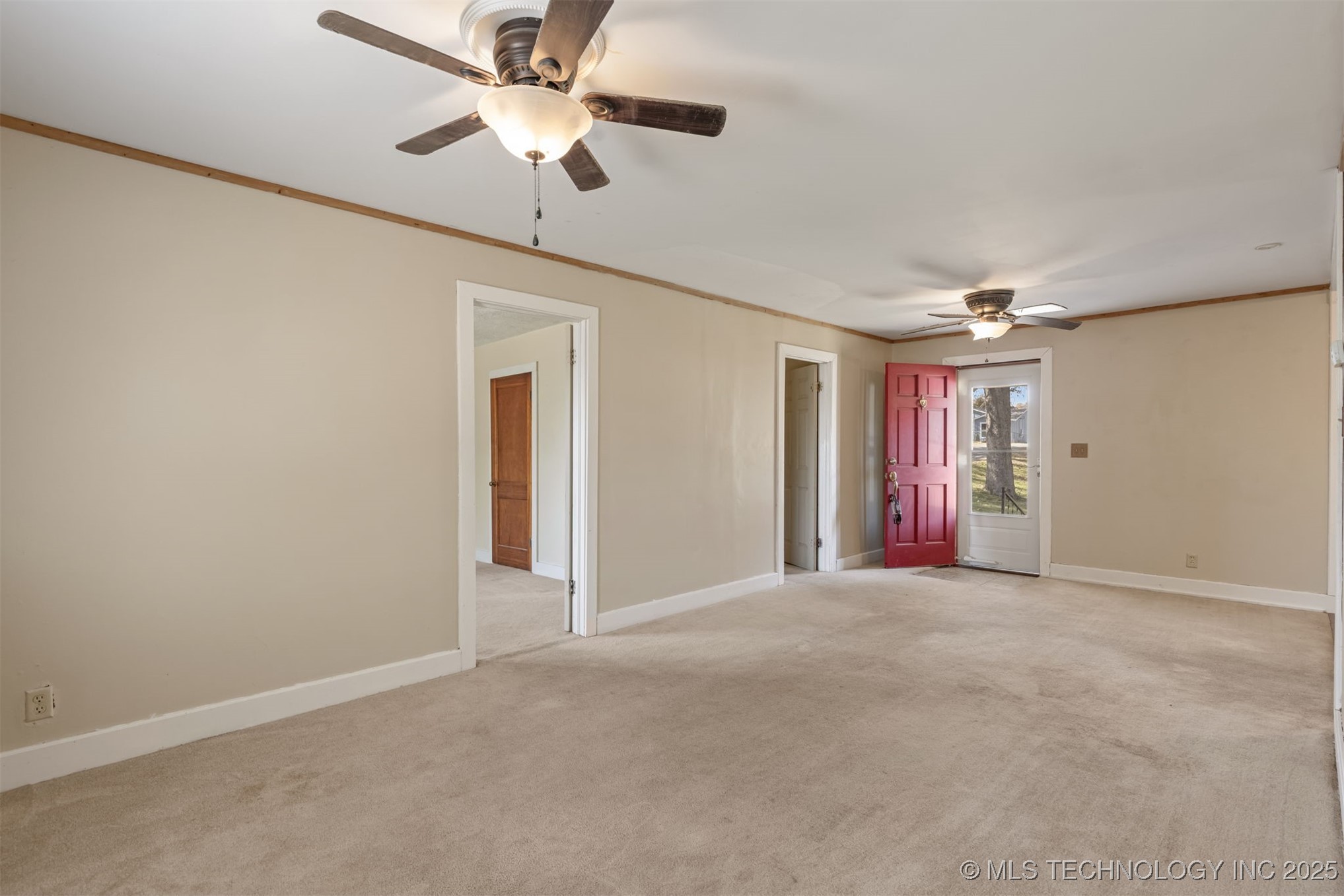 1043 N Valley Drive Property Photo 17