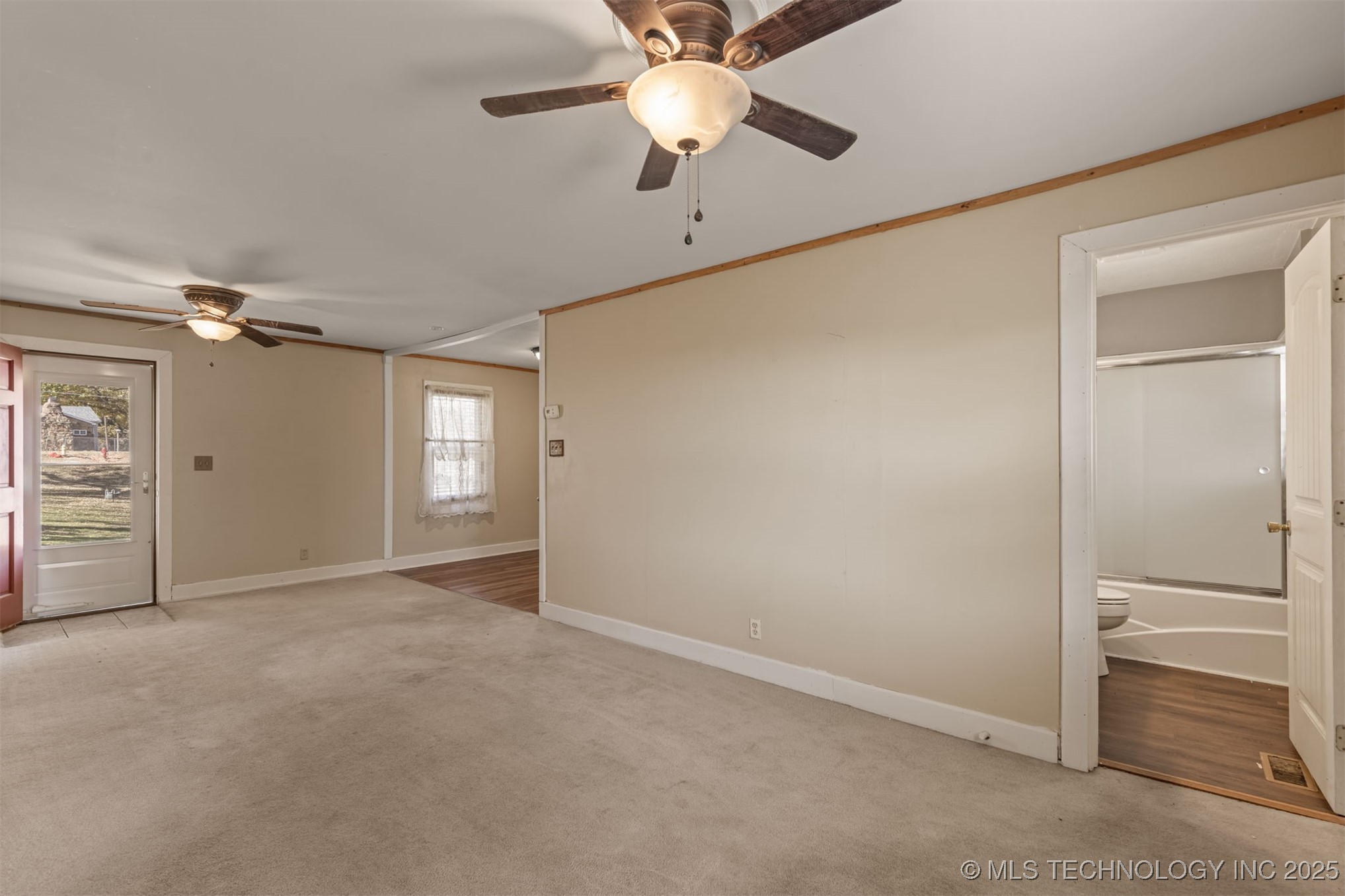 1043 N Valley Drive Property Photo 18