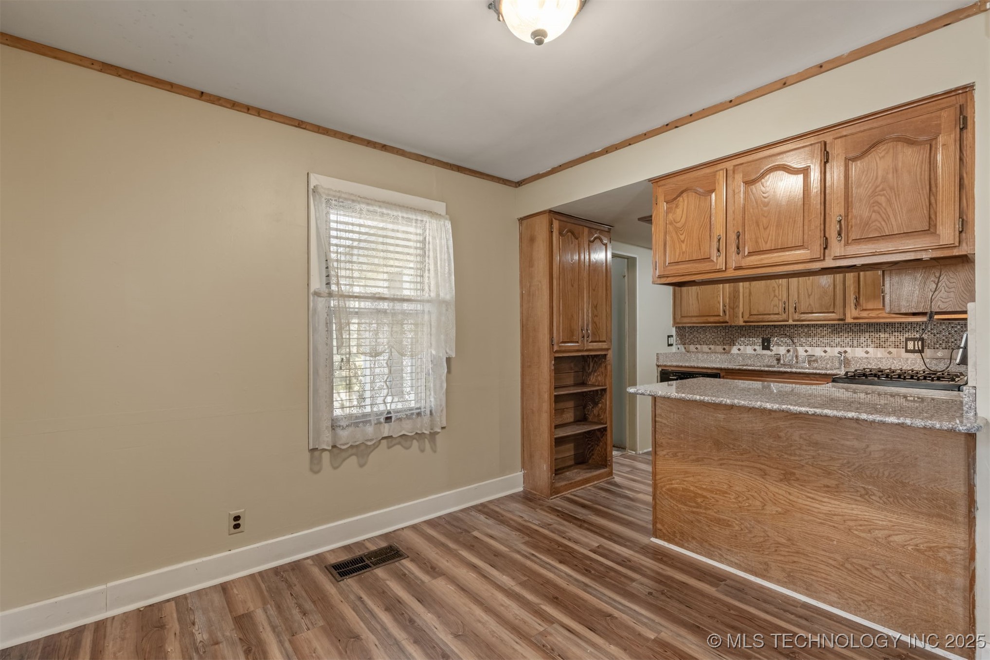 1043 N Valley Drive Property Photo 23