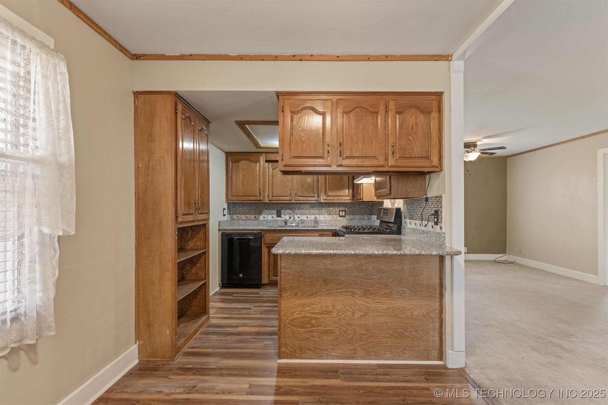 1043 N Valley Drive Property Photo 24