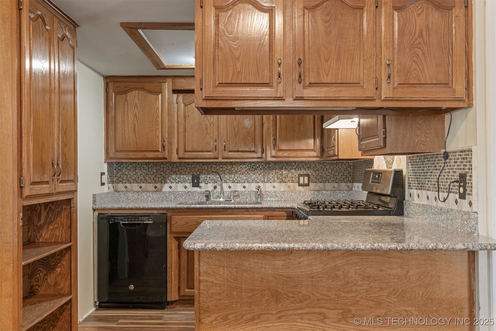 1043 N Valley Drive Property Photo 25