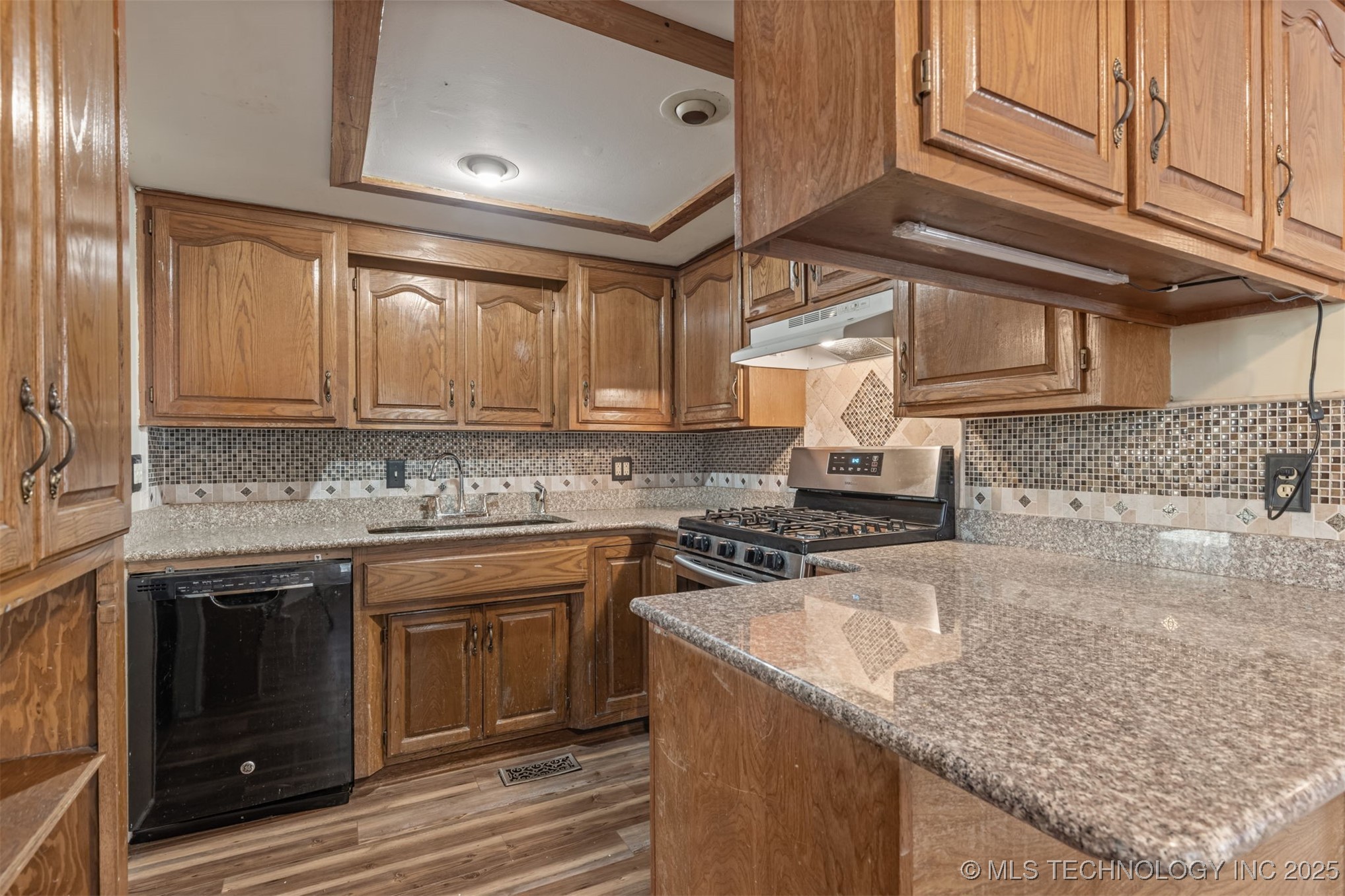 1043 N Valley Drive Property Photo 27