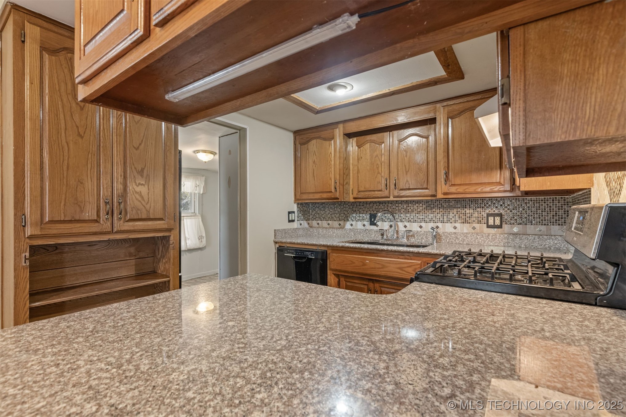 1043 N Valley Drive Property Photo 28