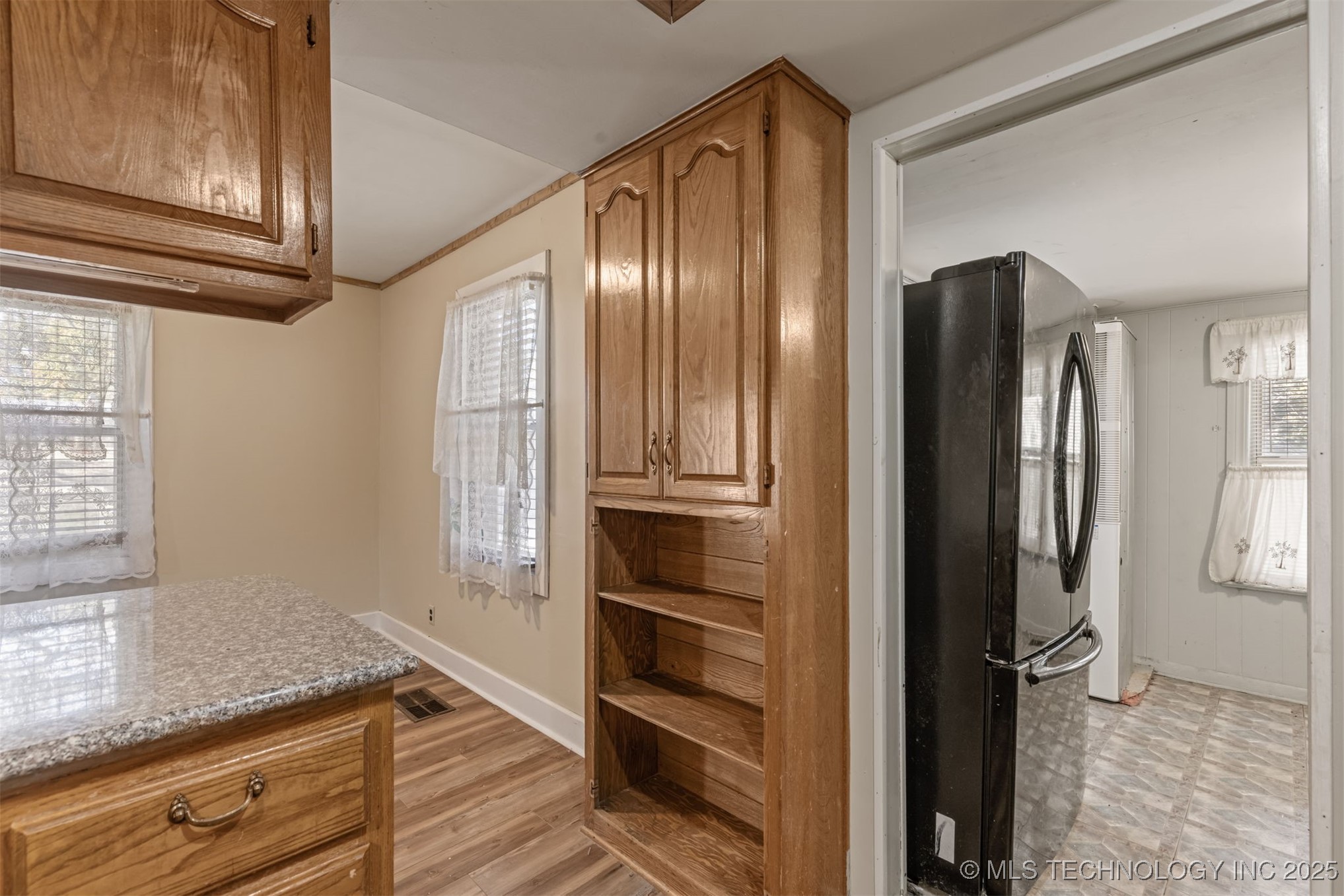 1043 N Valley Drive Property Photo 33