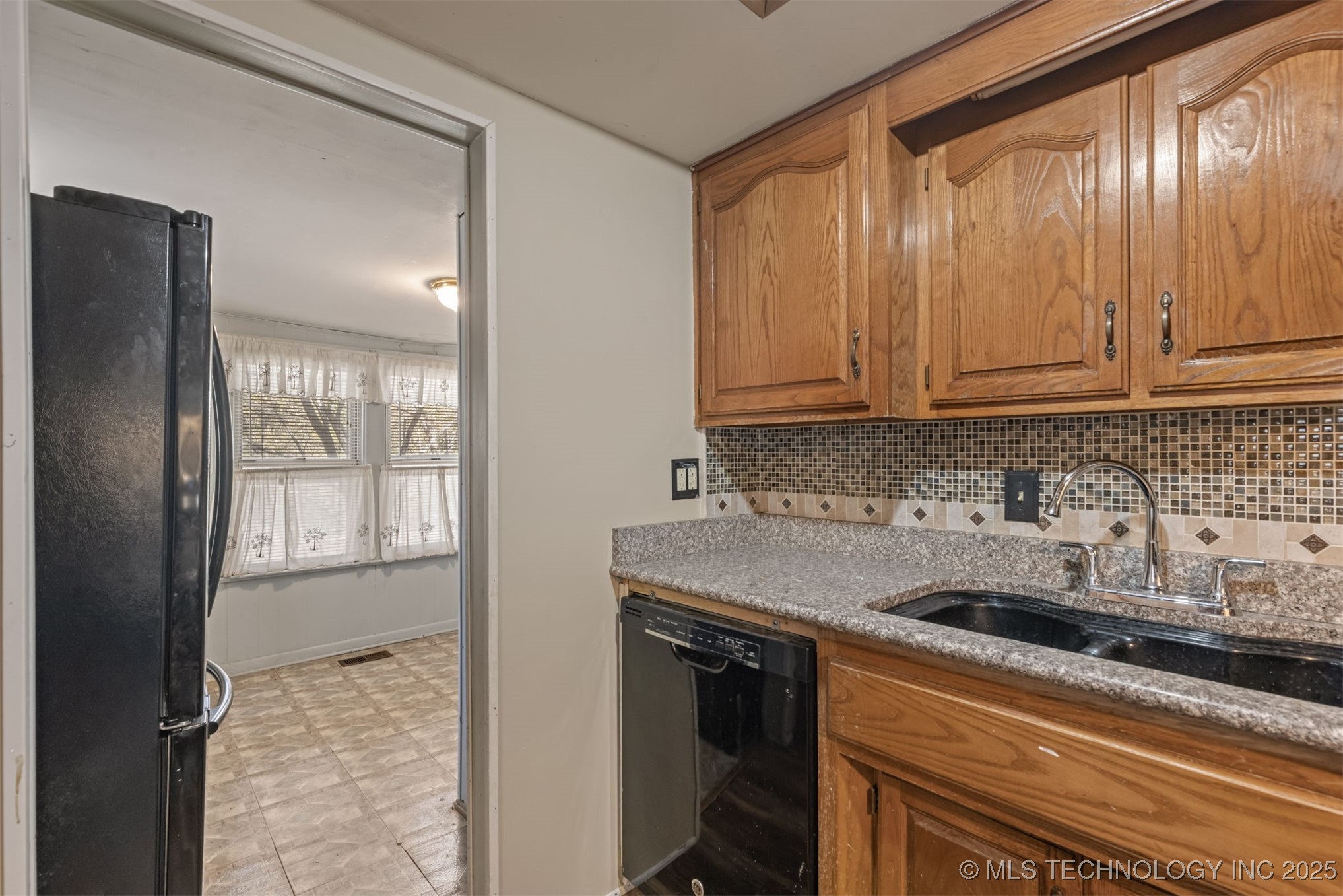 1043 N Valley Drive Property Photo 34