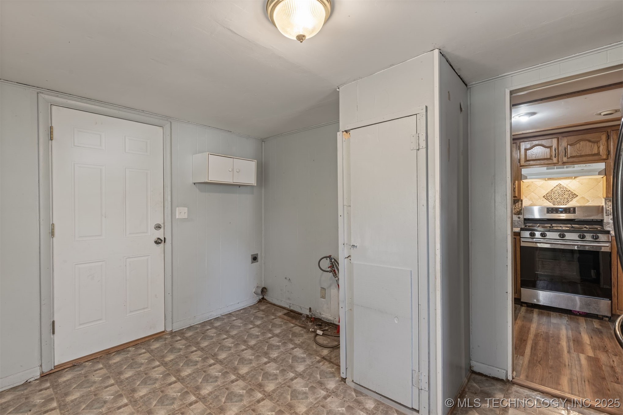 1043 N Valley Drive Property Photo 37