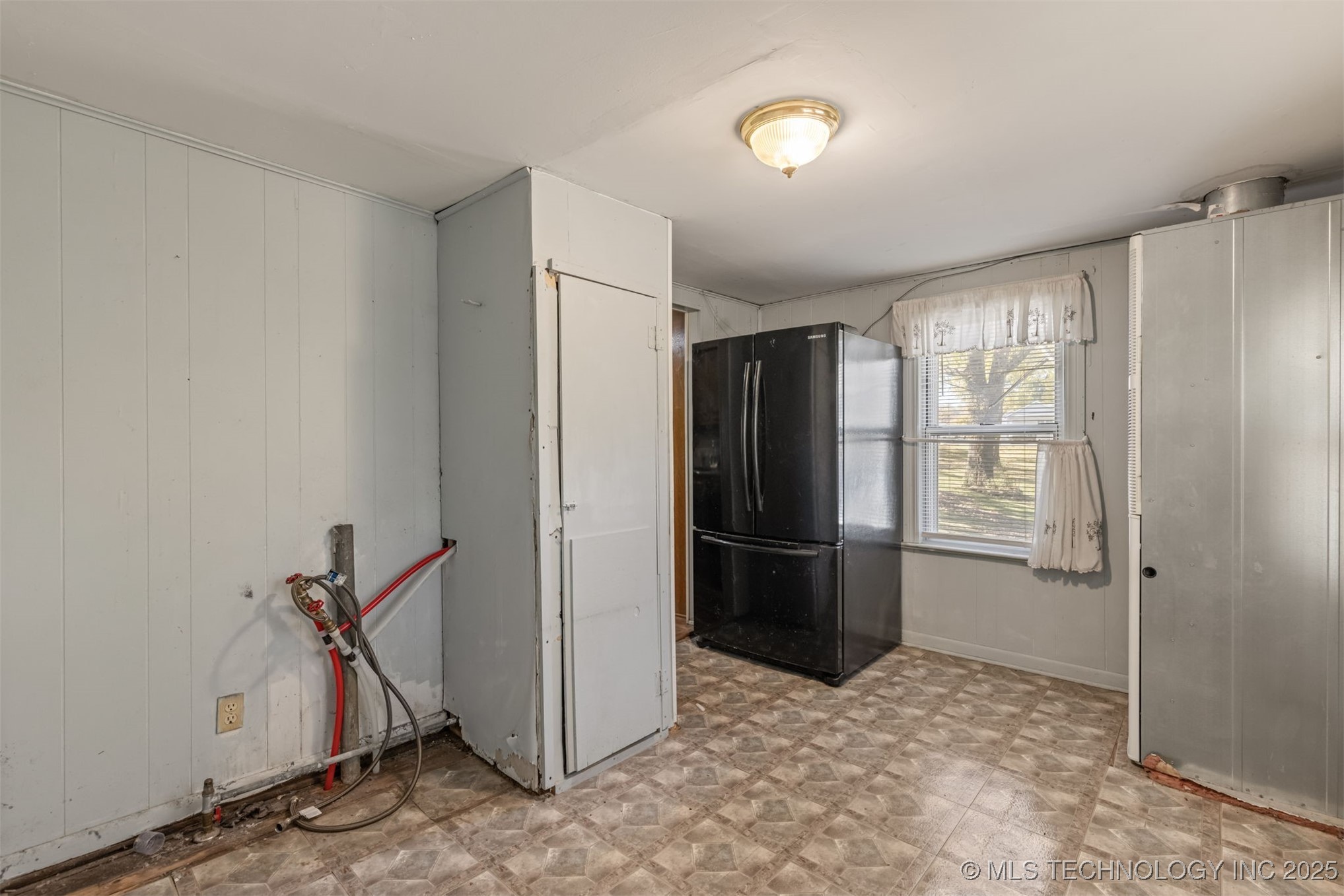 1043 N Valley Drive Property Photo 38