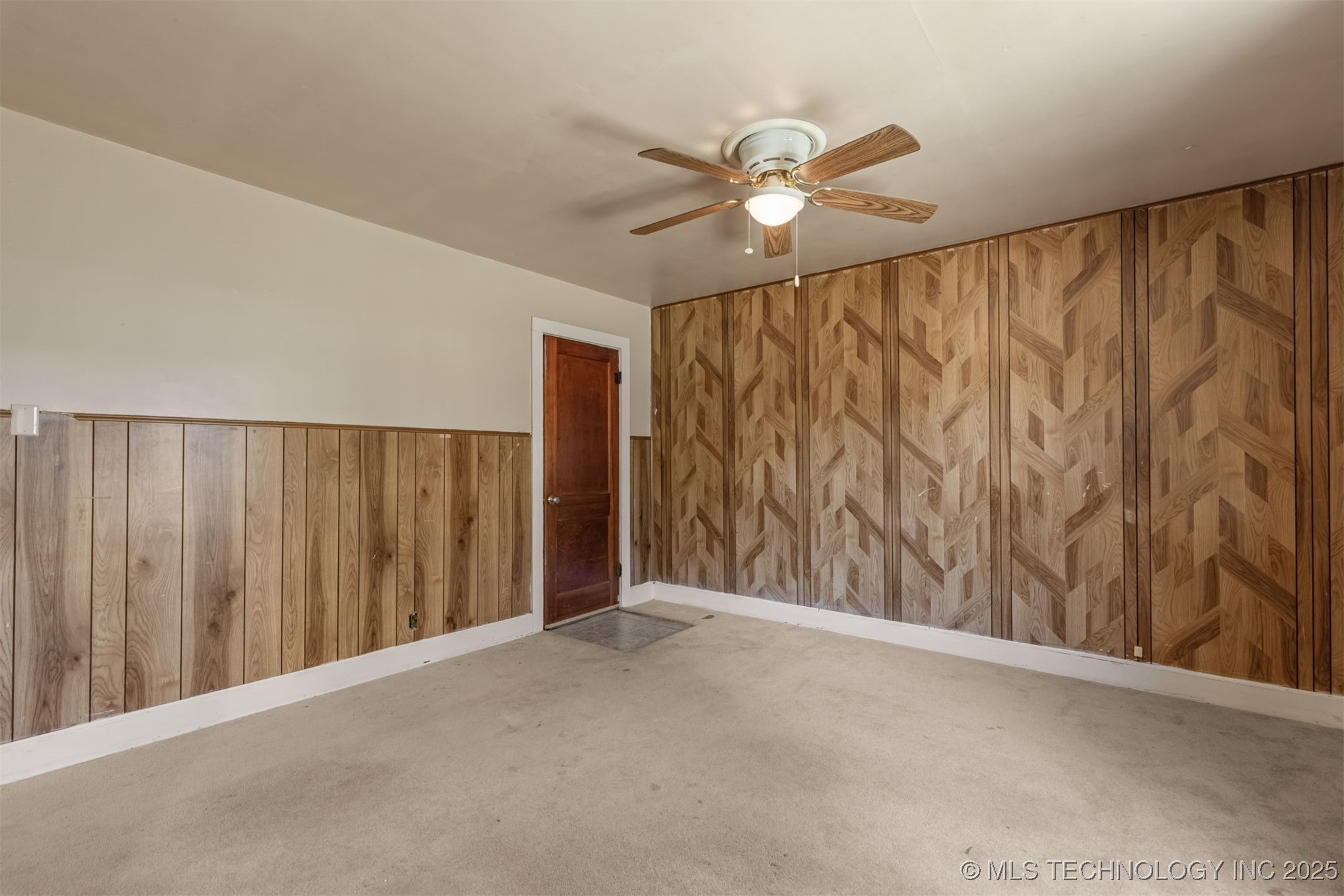 1043 N Valley Drive Property Photo 41