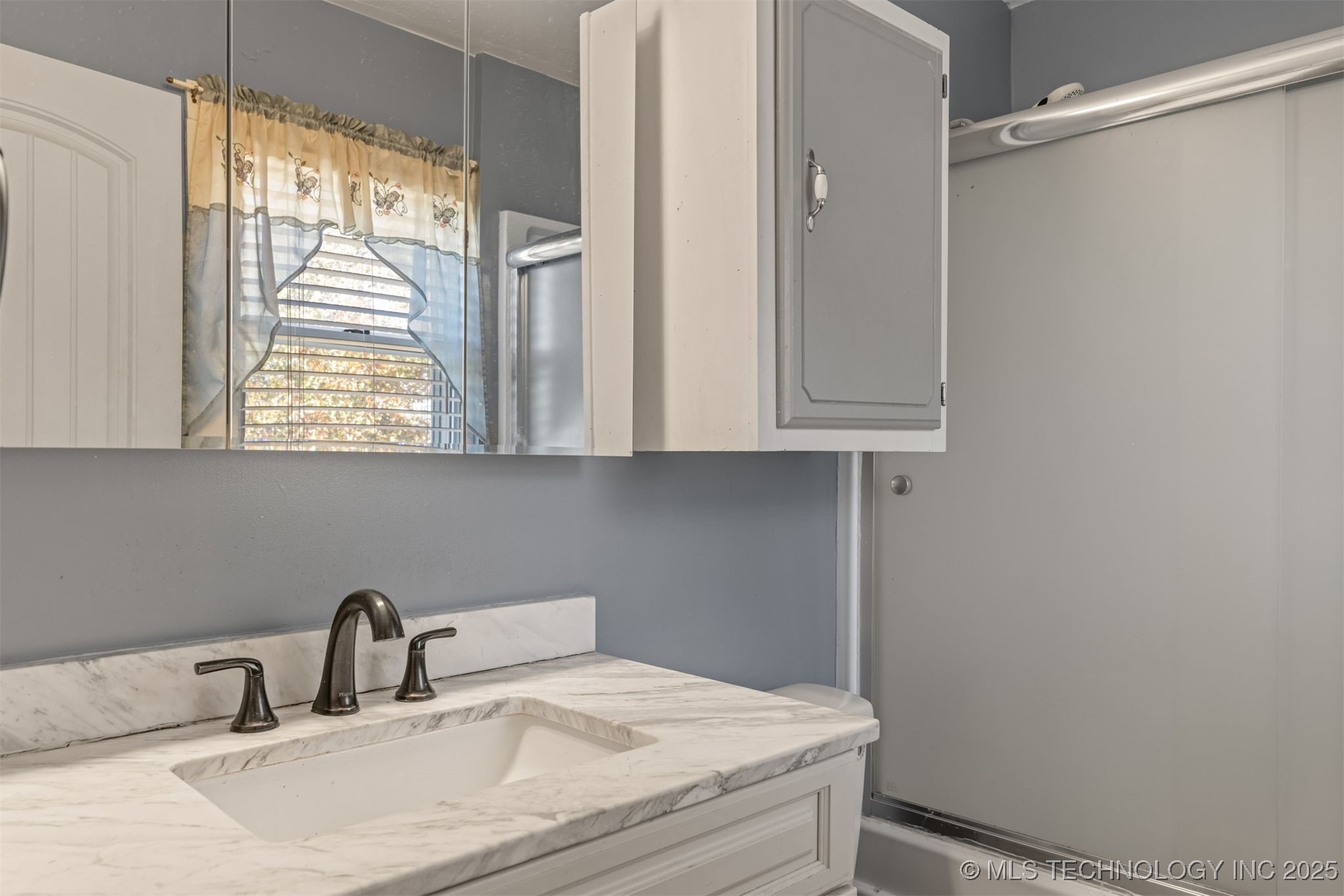 1043 N Valley Drive Property Photo 44