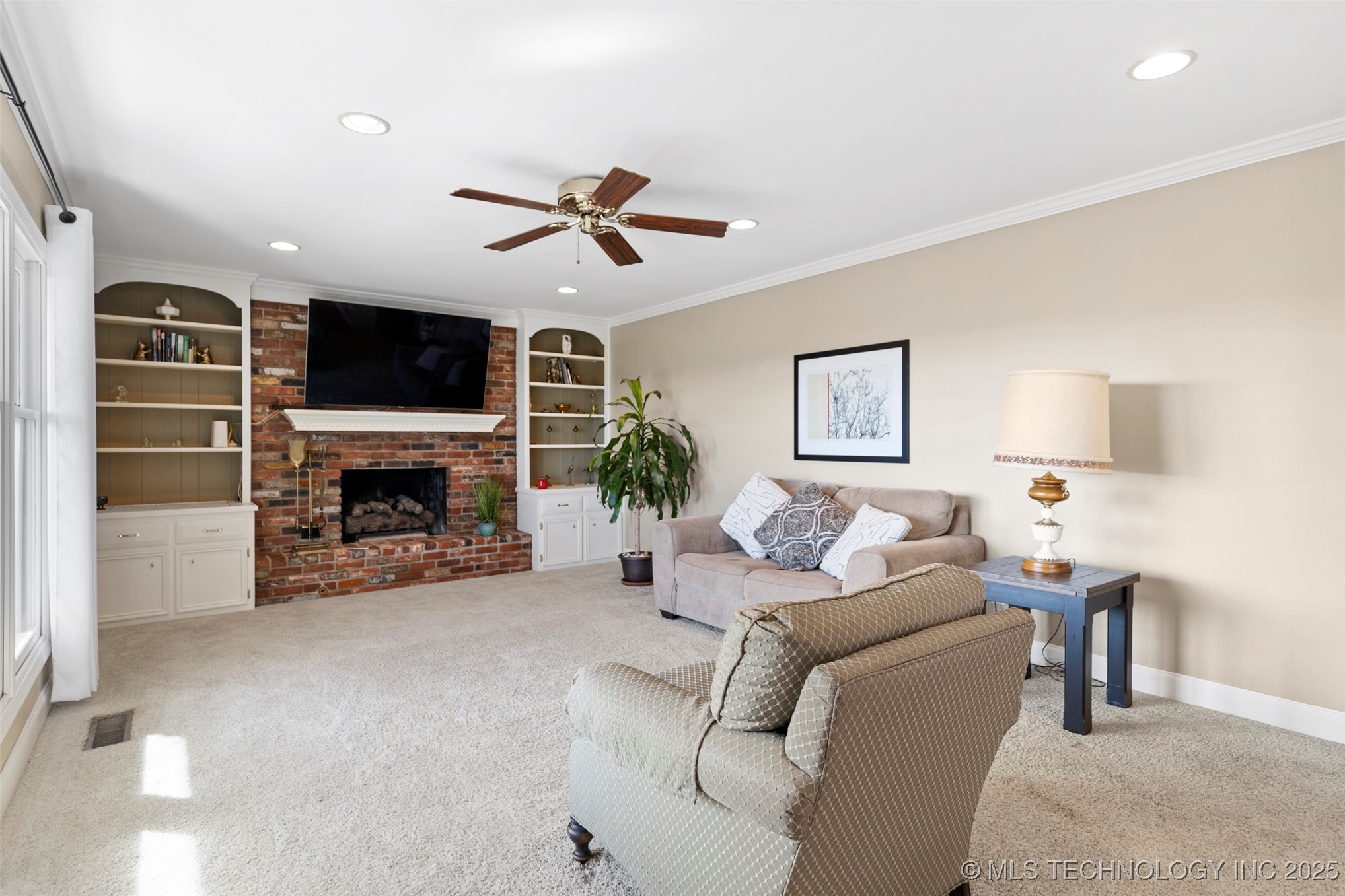 6279 S Hudson Avenue Property Photo 12